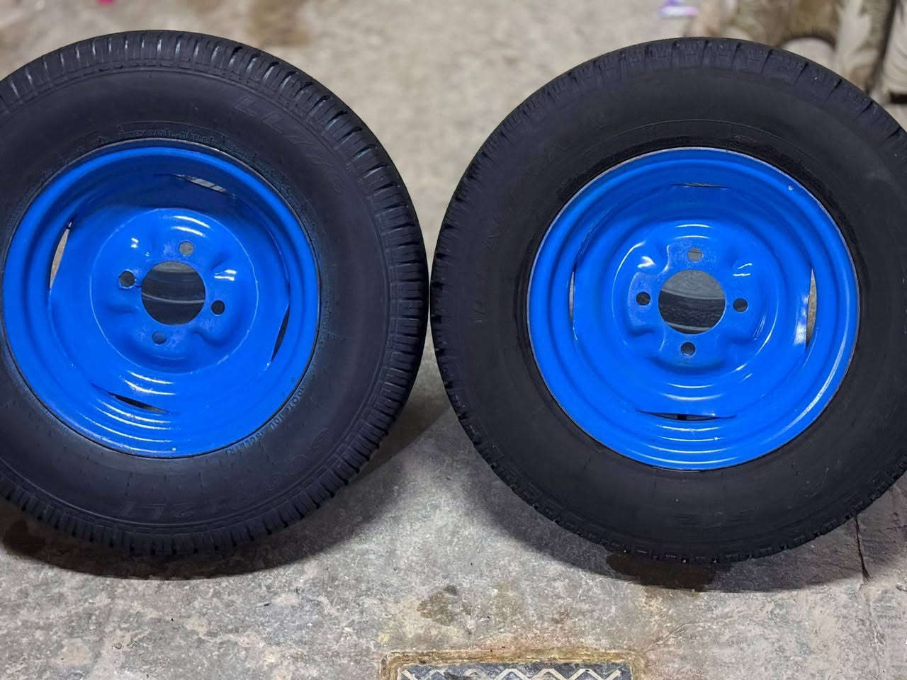 السلام عليكم زوج تاير جديد فول نضف ابو سيرين  ابو خط ابيض مكان النجف والكوفه سعر 75 رقم *********** واتساب بي
