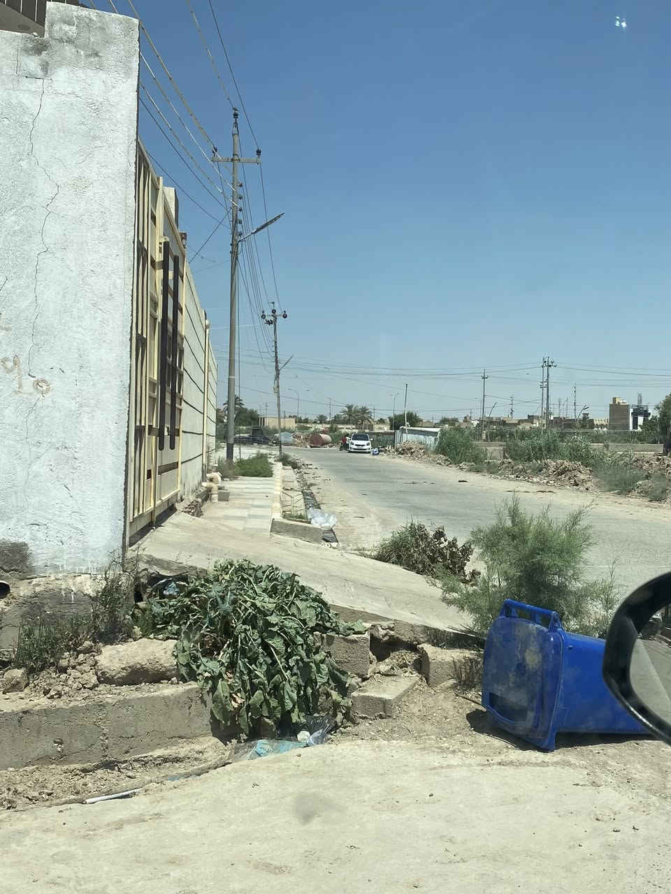 السلام وعليكم
قطعه للبيع موقع مميز 

كاع شياع نزلت الجسر الجديد مثل ما موضح بالفيديو 

المساحه 150 م 

للأستفسار 

***********
