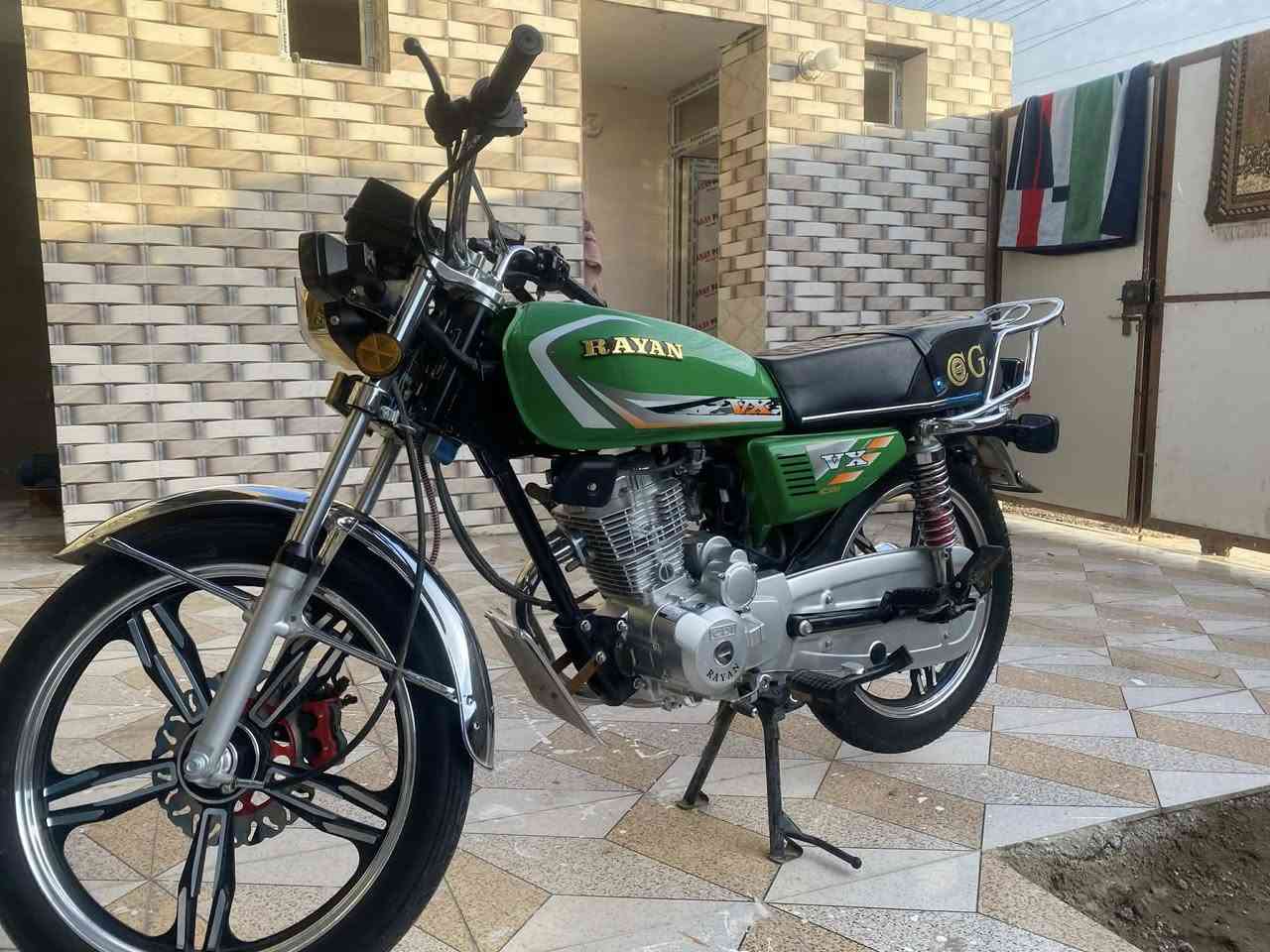 السلام عليكم دراجه سيفان لبيع موديل ٢٤ اوراق درجه نضافه مثل ماموجود بل الصوره دراجه خير من الله مكاني بابل حله ابي غرف دراجه مامفتوحه 
السعر ٧٠٠وبيها مجال 
***********
