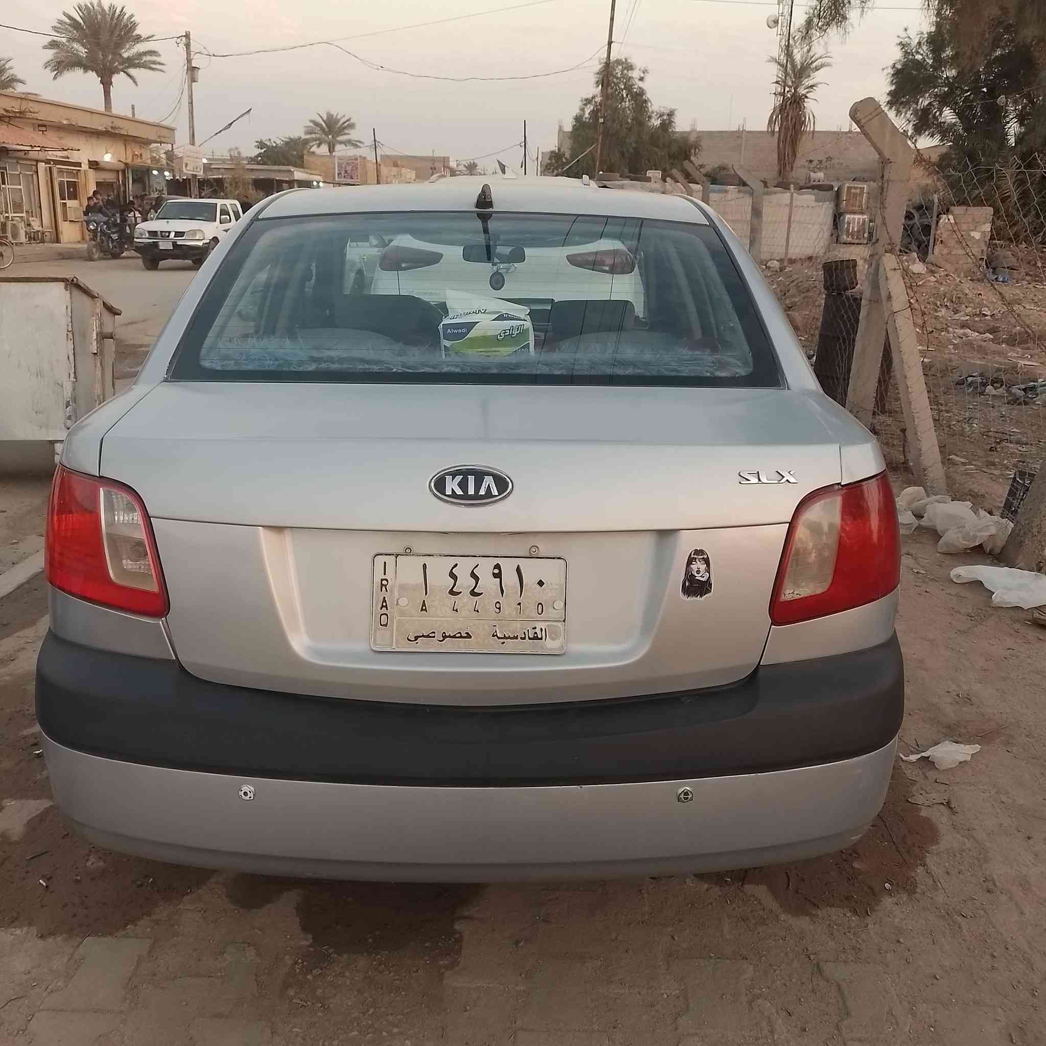 السلام عليكم 
كيا ريو للبيع مصبوغه حزام جماليه بدون اي ضربه سياره جاهزه كير عادي مكينه 1600 موديل 2007للاستفسار الاتصال على الرقم ***********
