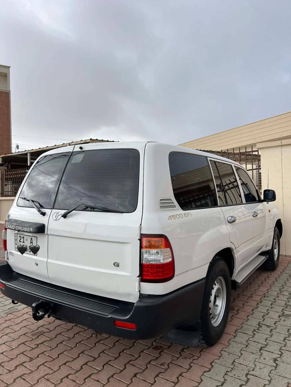تۆیۆتا لاندکروزەر مۆنیکا مۆدێل 2001 فوول عادى G،٣٣٠ هەزار رۆشتووە،سوکان ئێرباگ،سەنەوی تازەیە تا 2029بەناوی خۆمەوەیە،٤تایەی لۆکی لەژێرە،هەزەی تازەیە،پارچەیەک و دوو پەڵە بۆیاخی هەیە بێ ناوگرتن جێ لەزگەی کارتە،کتابی جام ڕەشی لەگەڵە،گێرو مەکینەو ئەکسل بەشەرت ،تەحویل خەرامە بەشەرت،چرکەی تێدا نیە، تەبرید ساردو گەرم 
0771 591 6060
