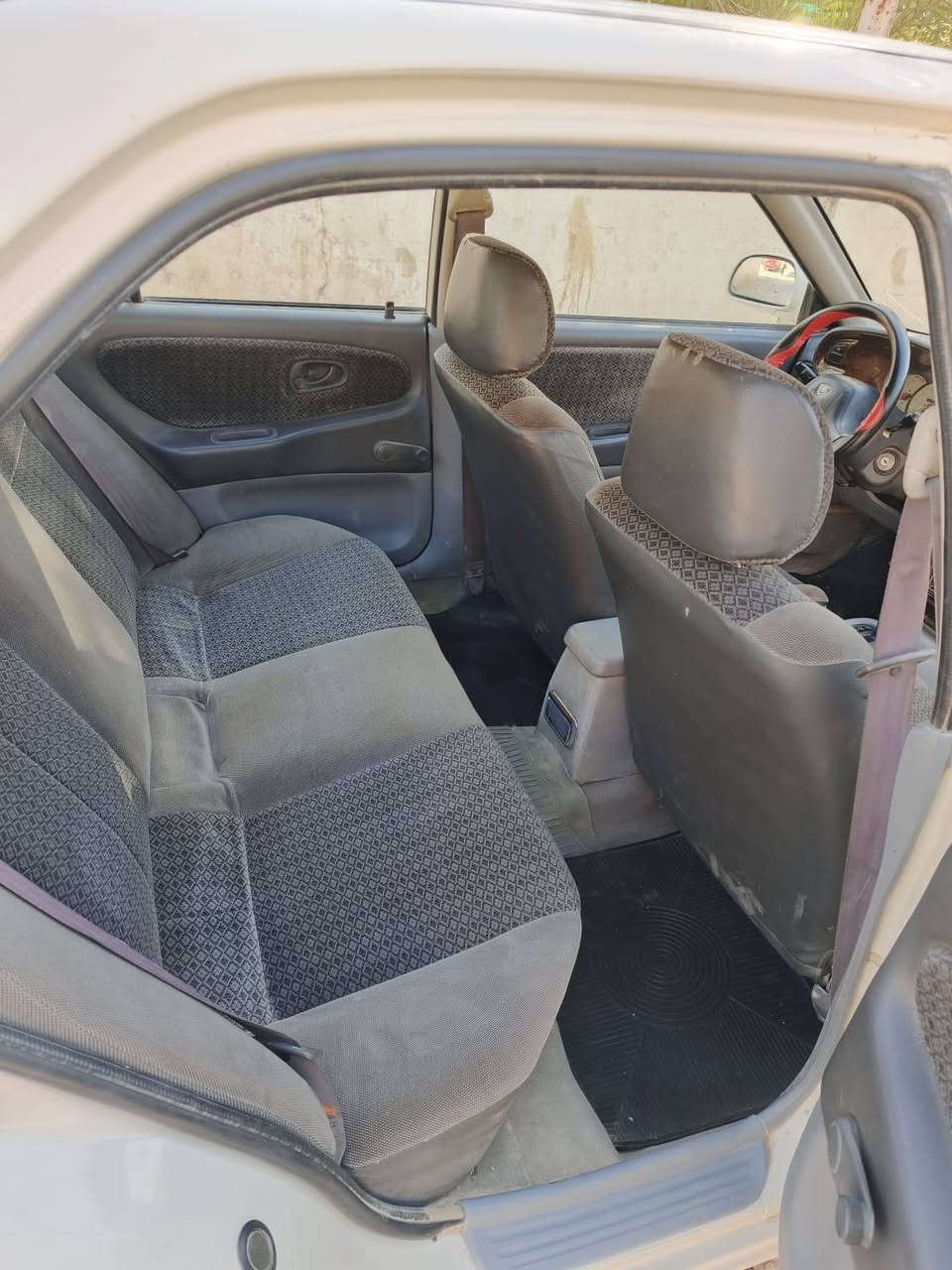 سلام عليكم سياره براتون نضيفه حيل كير محرك كله درجه اوله 
ماناقصها اي شي باقي تفاصيل الاتصال ***********
