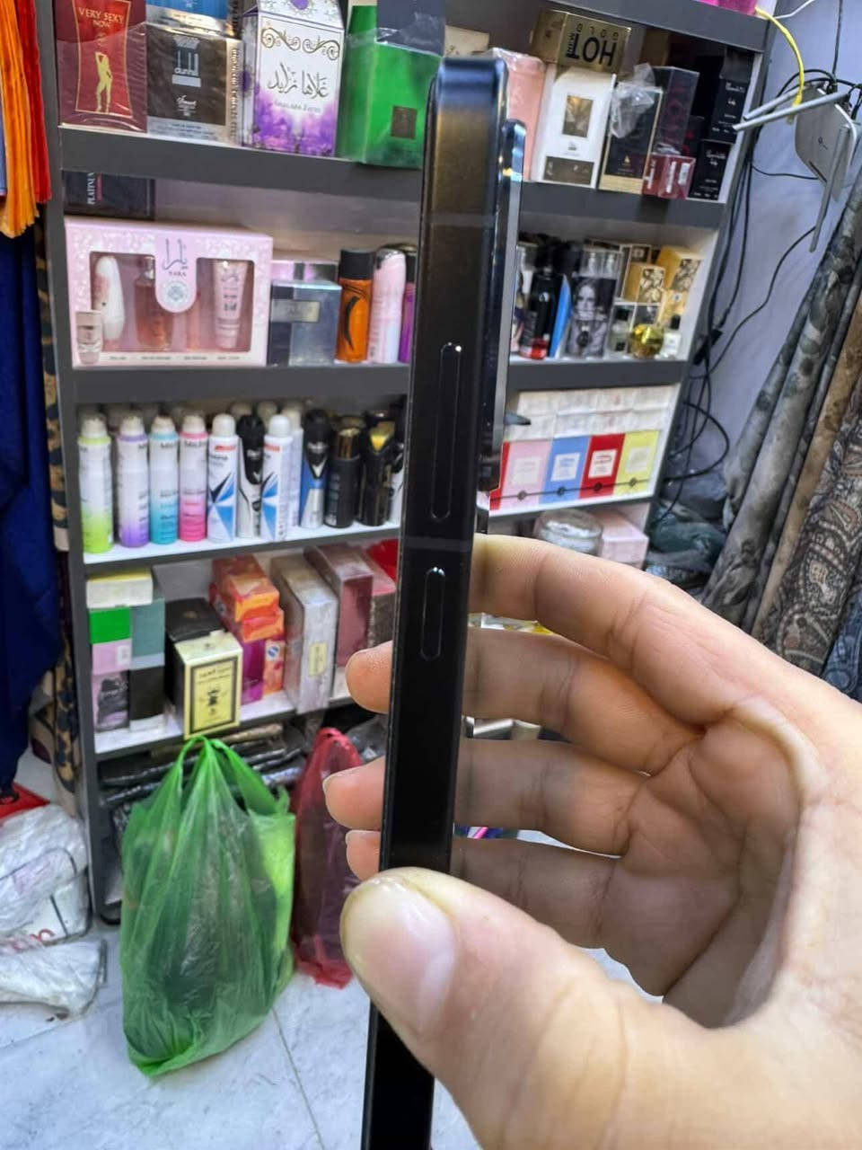 بوكه F7ااذاكره 512 البطاريه مشحون 80 مره غراضه كامله مستعجل على بيعته السعر 475 قفل  رقمي ***********
