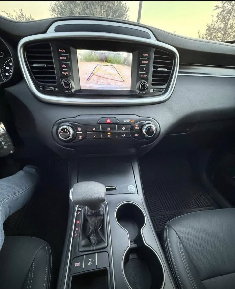 كيا سورنتو   رقم بغداد
سعر مناسب لغرض عدم تفرغ بل عافيه ياخذه
سعره 144ورقه. سياره مال بيت جاهزه كلش نضيفه 
حادث جاملغ  بنيد من امريكه راجعات مصلحات ***********
