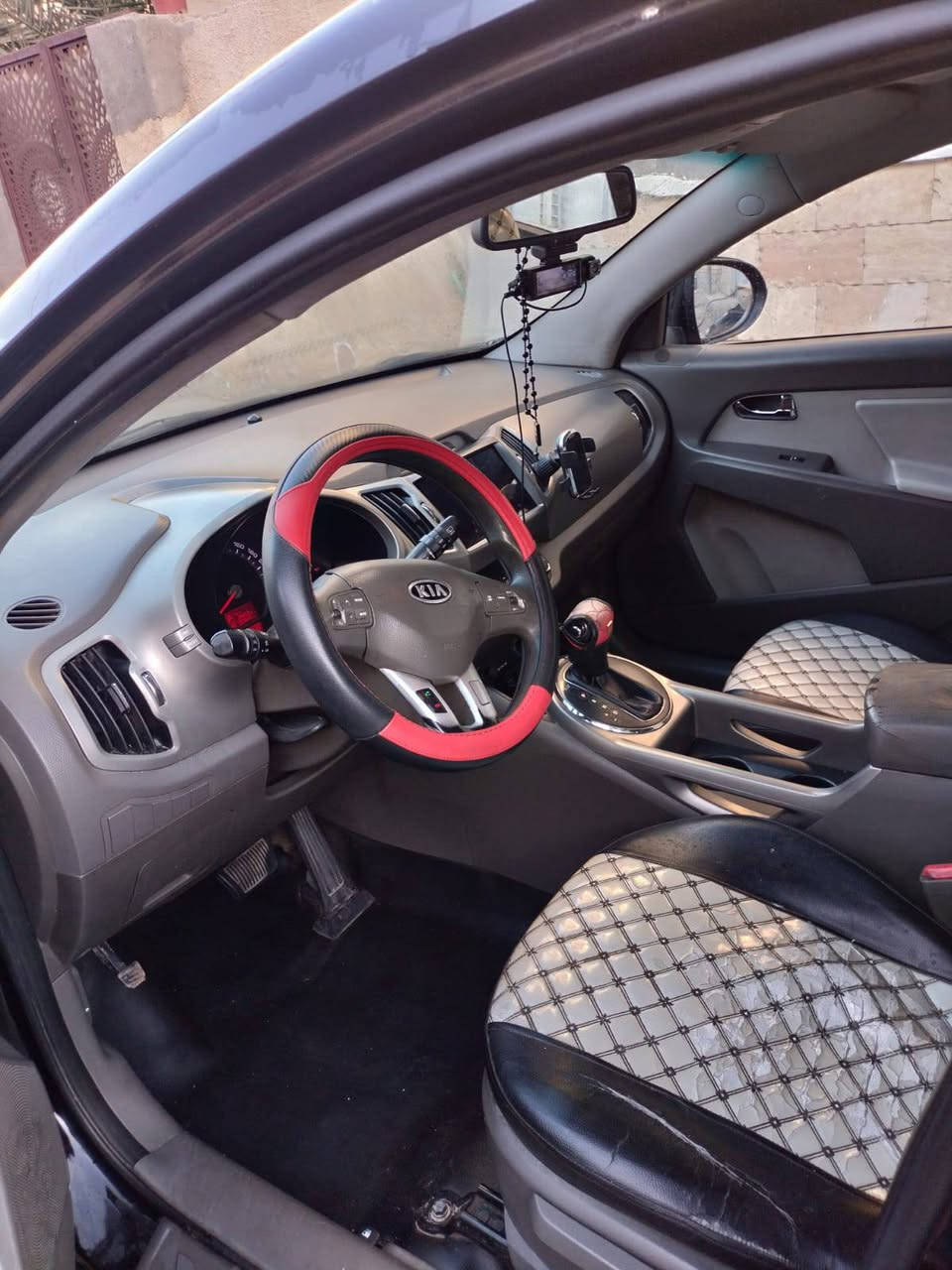 السلام عليكم كيا سبورتج ٢٠١١اربيل رقم جديد بسمنا مكينة كير تبريد كشر كلة مكفول تحكم جهتين صدر نضيف كهربائيات كلهة شغالة تخم تاير  بيهة ومثل ما مبينة الصور صار اكثر من ٨ سنوات عدنا مكانها ال  ،شرطة الرابعة للاتصال *********** السعر ١٢٠
