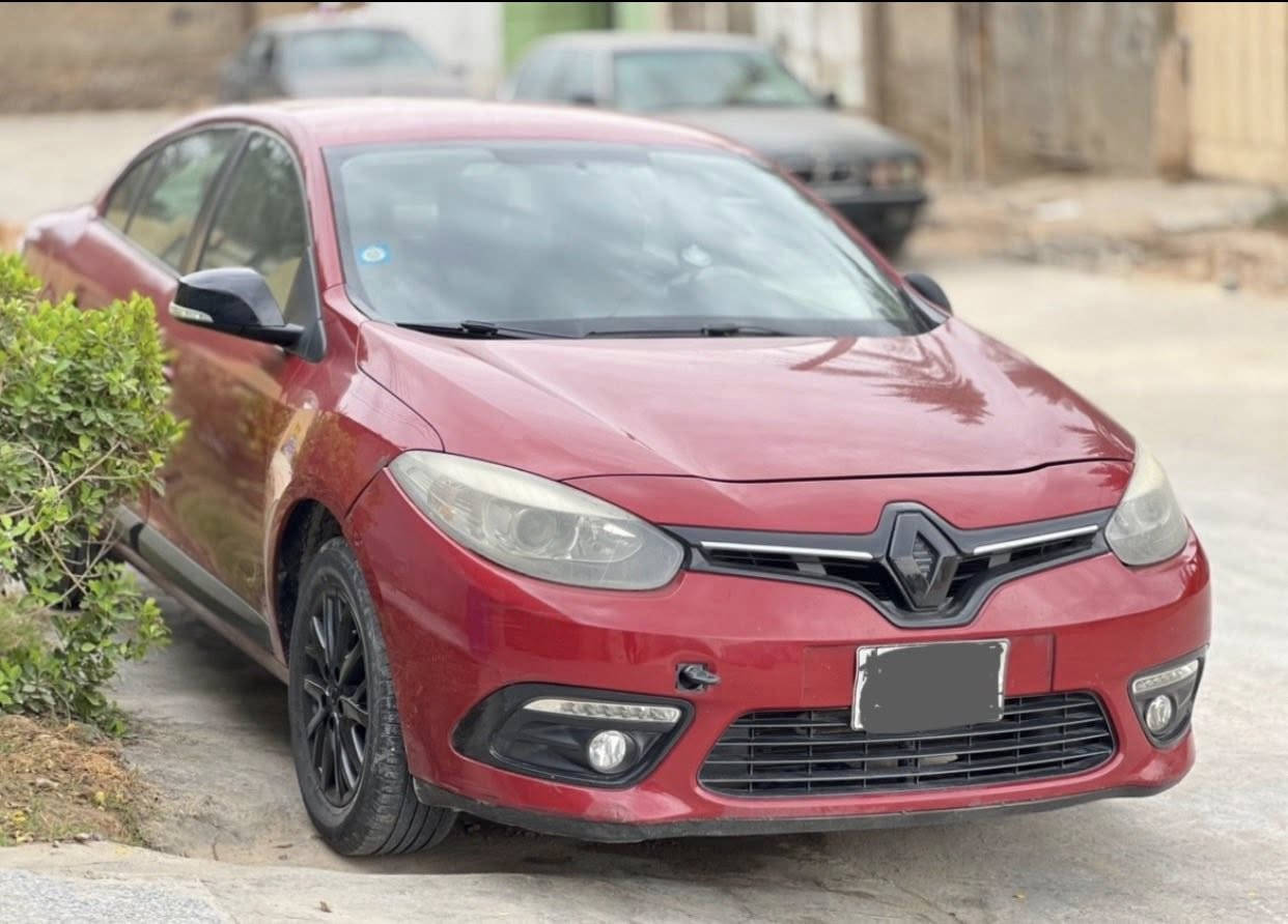 السلام عليكم 

رينو فلونس موديل 2016 
وارد خليجي مكفولة من ناحية الصبغ
كلين مابيها ضربة ماعدا كلبسات الدعامية كما موضح
فلونس مواصفات فول
شاشة
جامات اوتو 
مري شفط 
قفل تلقائي عند الابتعاد
تدفئة وتبريد شغالة
سبير مال شركة
السنوية باسمي تحويل مباشر
الى شهر التاسع 2027
السيارة محركها ياباني من نيسان ٨ نوزل 
السيارة تحتاج ادامة 
 كلشي بيها بلادي ماعدى الكير مبدل 
وبي مشكلة من توصل سرعة 80 يدخل بمود السيفتي "وضع الحماية"وتمشي طبيعي وماصلحتها لعدم التفرغ
 

ماشية164000

سعرها 65 ورقة وبي مجال 

مكاني بابل - المحاويل 
للاستفسار الاتصال على الرقم بي واتساب
***********
