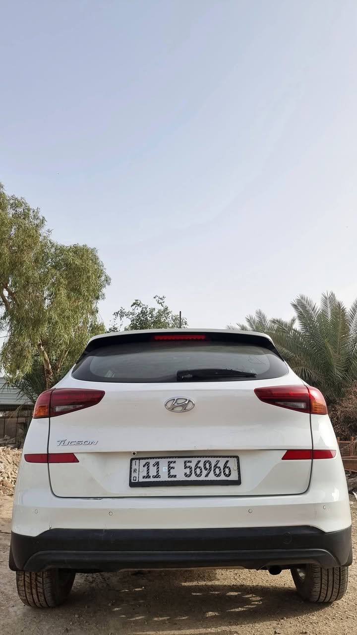 بسم الله .. ماشاء الله
الــسـلام علــيكـم تـوسـان خليجي شركة القاصد 
السيارة ماشاء الله على وضع الشركة مكفولة كفاله عامة من الضرر و الزلع السياره رقم بغداد دولي الجديد
الموديل / 2019 
اللون/ أبيض
ماشية / 90 الف قابل للزيادة
المواصفات فول 1 / 1 عده البنوراما 
المحرك / 2000 دوش المرغوب 
بصمه تشغيل 
بصمة ابواب 
الداخل / لون اسود وبيجي 
كشنات جلد كهرباء
كاميرا / اماميه وخلفيه 
قطعتين تبريد / امامي وخلفي 
اضواء السياره / LED مع عدسات 
حساسات خلفية
5 / ويل كب 
أنظمة قيادة ذاتيه 
صدر امامي وخلفي جدد
إشارة بالمرآة و المري شفط 
وكثير من المواصفات التي لم تُذكر 
السيار نظيفه جداً و مكفوله كفالة عامه 
السعر / 198 ورقه 
 غير متواجد على الفيسبوك اتصل على الارقام التاليه رقم الهاتف/ *********** 
***********
علماً السيارة بأسمنا و تحويل مباشر 
مكان السيارة / بابل
