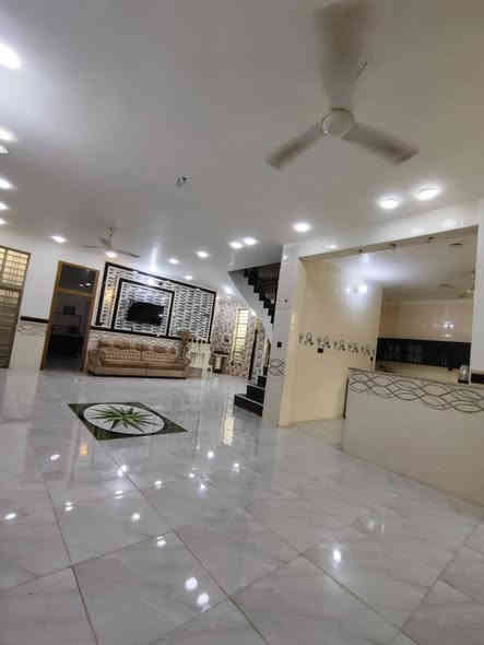 البيت للبيع طابو زراعي الحمزه الغربي مساحه البيت 380متر سند 25ركن على شارعين..شارع 6 ونص والشارع الجانبي 7 متر..الواجهه 17 متر ونص النزال 22 متر.. البيت صب كونكريت درجه اولى البيت مكون من  استقبال 9متر/4ونص صاله 8/12..مطبخ بارد مفتوح 6/5 مع مطبخ حار داخلي.. غرف نوم عدد 2. مساحه الغرفه.6/5..صحيات داخليه 3/3.. صحيات خارجيه..3/2 منور عدد2..حديقه مع طارمه كبيره.. وكراج سياره وحديقه جانب البيت مساحته 50 متر تقريبآ ..خدمات كامله  البيت جديد ودرجه اولى سنه البناء نهايه سنه 24.
شارع علي قمارة قرب اسواق حسون مخيف مداور مباشر بأسم المشتري 
للاستفسار الاتصال على الرقم 
***********
او مراسلتنا وات ساب ماسنجر.

السعر ١٢٥ وبي مجال
