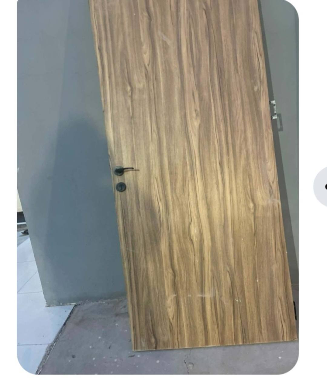 ميز طعام + 5 كراسي سعره 125 + باب تسكَام سعره 80 المكان مجمع الاميرات لاتصال *********** النجف, العراق
