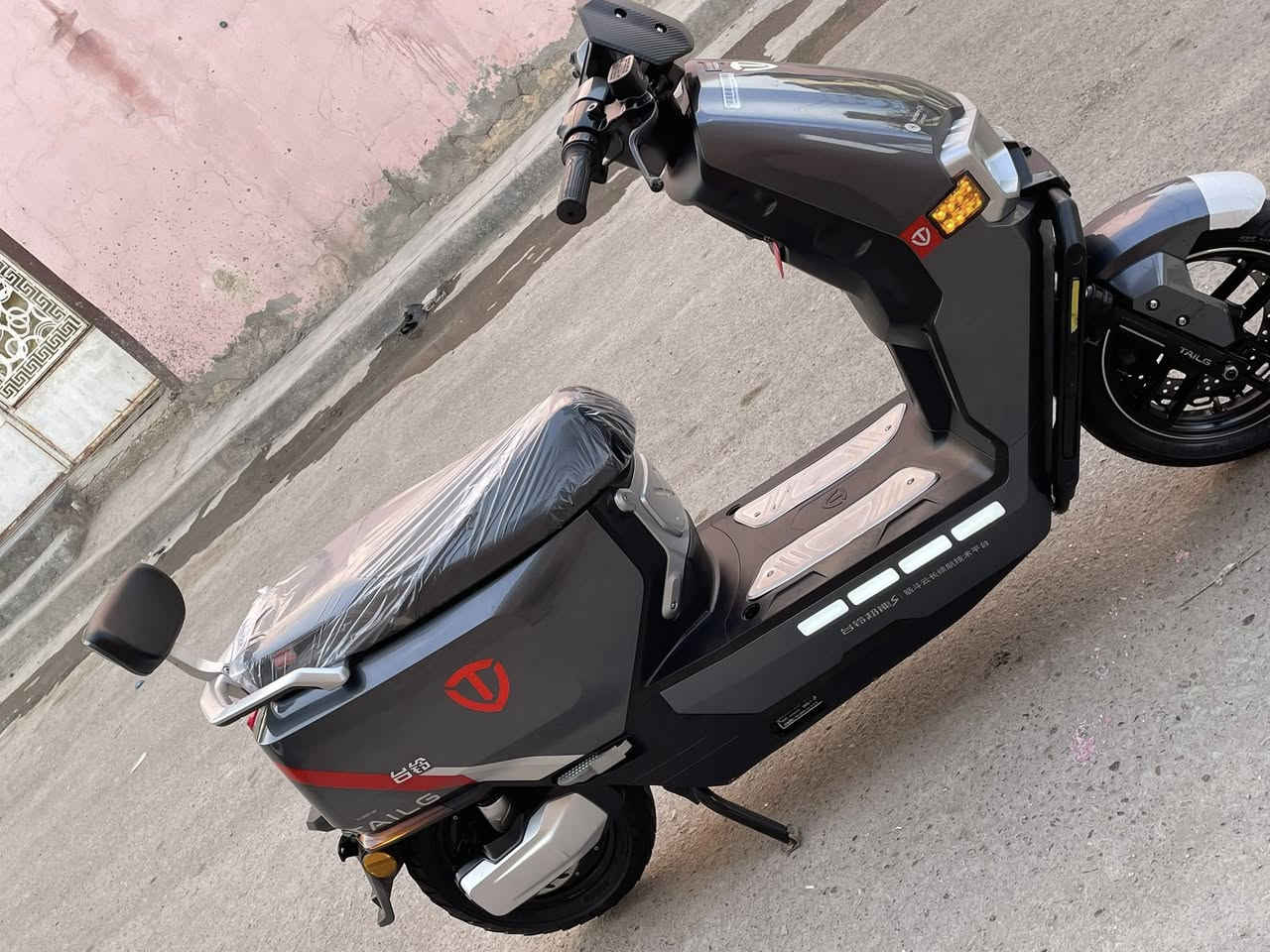 السلام عليكم دراجة TAILG وحش الكون ريان
2026 
6 بطاريات كرافين مصطره 
نظام بارك 
دبل اشاره 
نظام تيربو 
مثبت سرعه 
تشغيل كارت + سويج فقط 
منفذ يوسبي 
السعر 725 وبيها مجال مستعجل على بيع 
العنوان بغداد بلديات 
الرقم ***********
