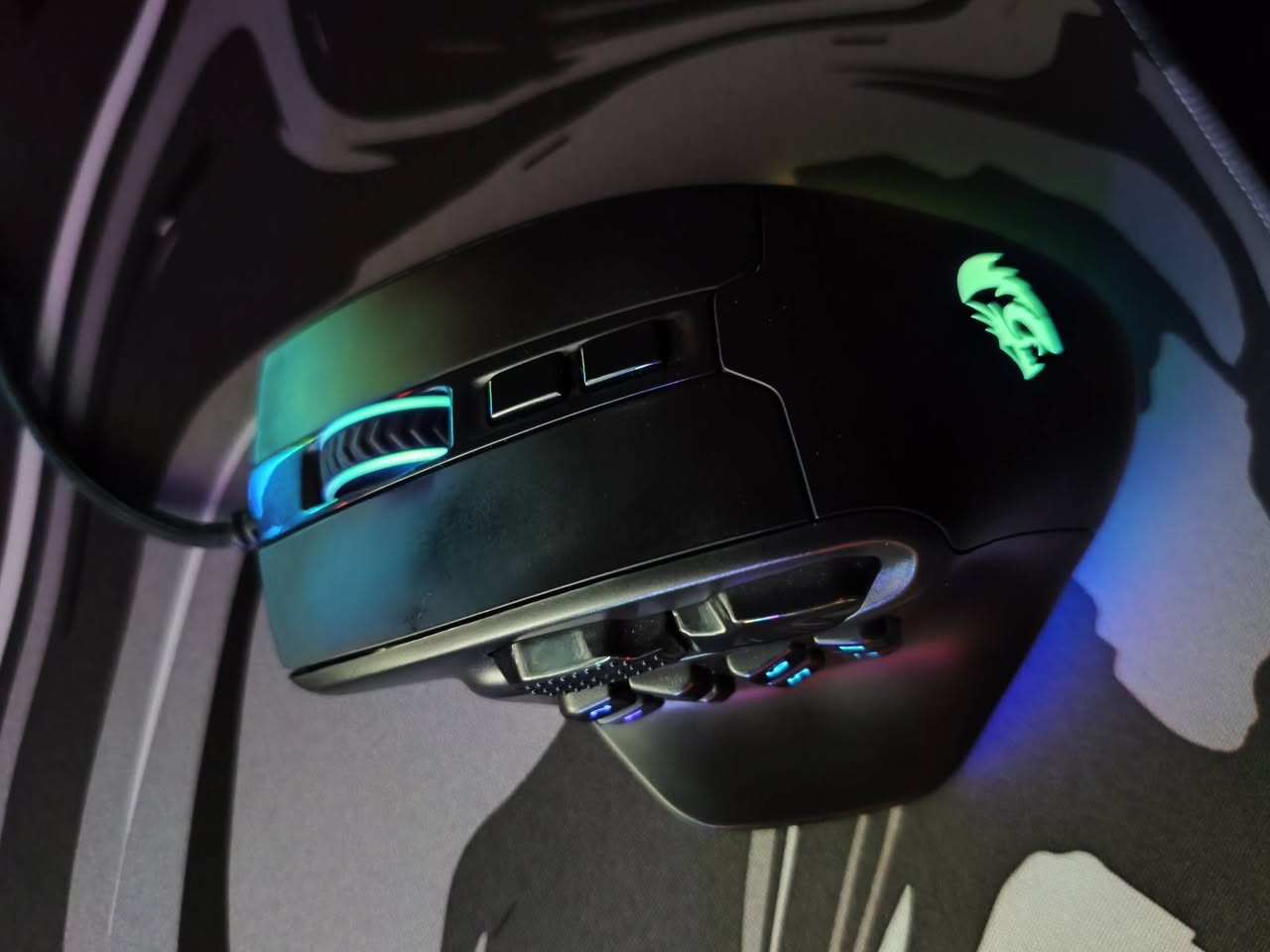 للبيع
اسوس روج الاي اكستريم كامل ملحقات
شاشة اسوس جداً نضيفة وبعدها مغلفة 
 full HD 120 HZ
دوك ستيشن متعدد المنافذ مع انارة RGB وشحن بقدرة 100 واط
ماوس ريد دراغون مواصفاته قوية
كيبورد MAGEGEE ريد سويتش مع انارة RGB متغيرة بأكثر من نمط
ستاند جويستك وسماعة انارة RGB مع تحكم بالانارة 
ميز مكتبي جودة ممتازة خشب والهيكل حديد ثقيل

واذا تريد تفاصيل اكثر راسلني هنا *********** واتساب

ابيع فقط وشلع مابيع قطعة لوحدها والسعر
800 الف لايوجد توصيل مكاني بغداد ابي غريب
