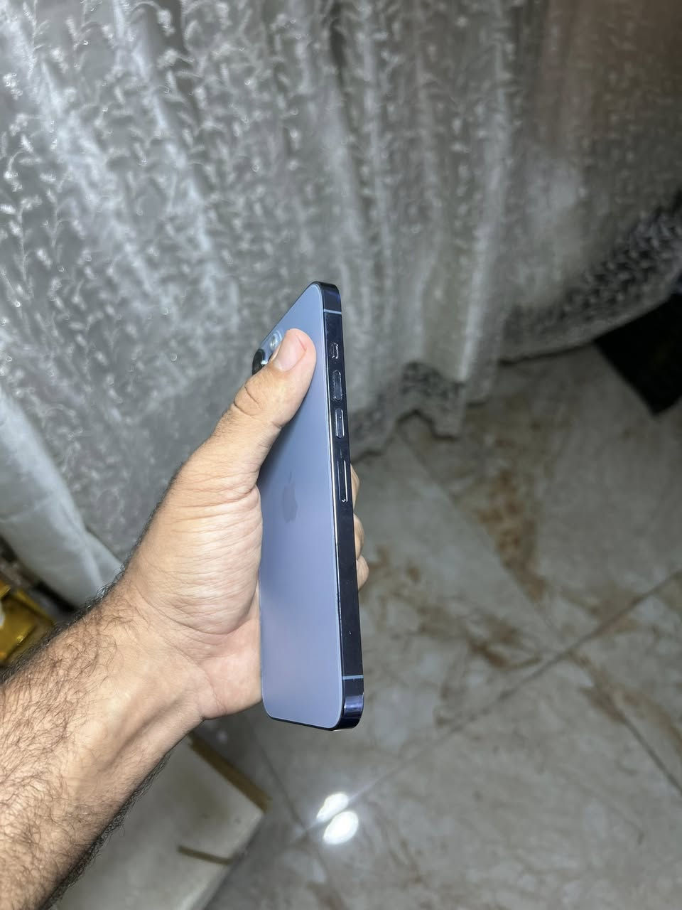 ايفون 13برو ماكس
أمريكي الشاشه وكامره أصليات من الشركه 
بس البطاريه نوعيه عادي التلفون يخبل ونضيف كلش 
600الف 
***********
