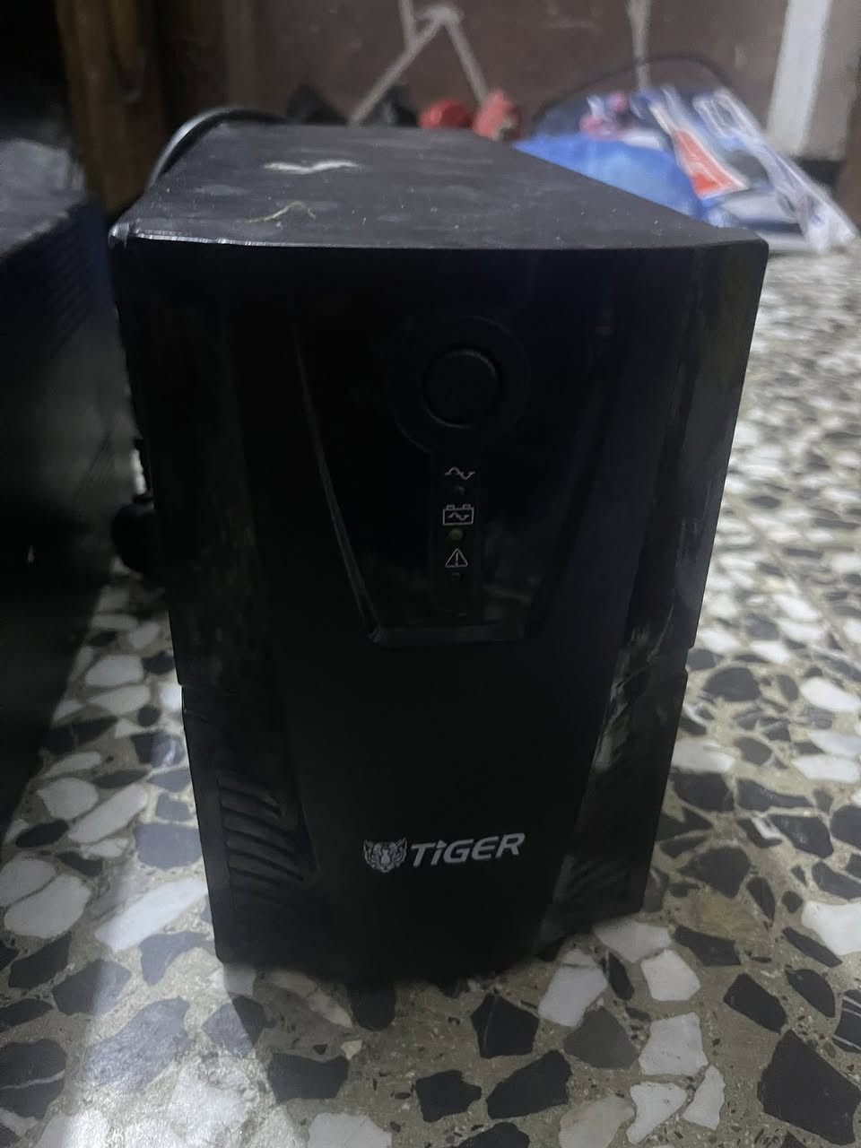 مجموعة يو بي اس للبيع يحتاجن بطاريات العدد 4 
الواحد ب15 الف 
يو بي اس راوتر شغال يحتاج بطاريه 
واثنين 850
  واحد 1500 
رقمي *********** 
مكاني بغداد  حي اور ام الكبر والغزلان مقابل قطاع 26
ملاحظة ما انتظر احد اي شخص يجيني ابيع لان محتاج ومستعجل
