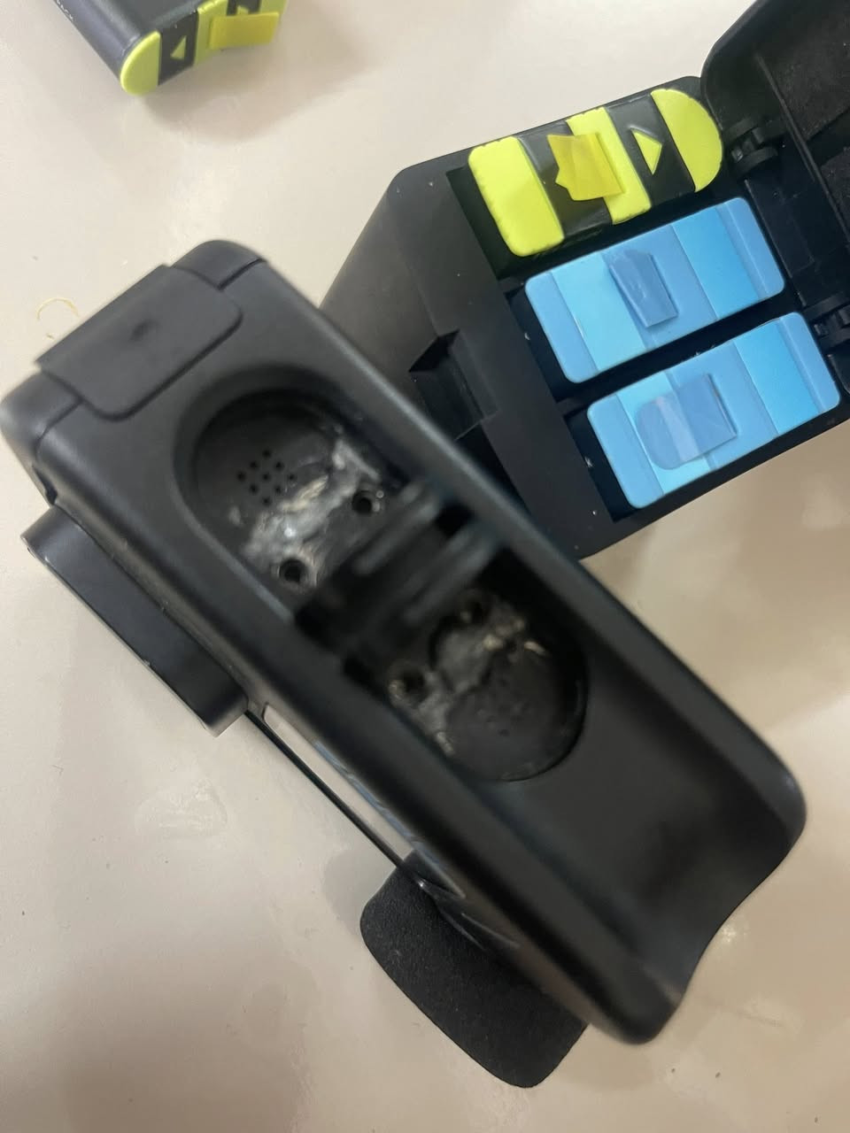 كوبرو 11 مع بطاريات عدد 6 وقاعدتهن مع ميديا مود كلهن شغالات وعالفحص بسعر 400 نهائي مكاني بسمايه وماعندي توصيل ..ملاحظه الكاميرا مثبت قاعدتها بلاصق بسبب البراغي وكعن


**إذا كنت صاحب هذا الإعلان وتريد حذفه لأي سبب، رجاءا أرسل رسالة إلى الدعم الفني**