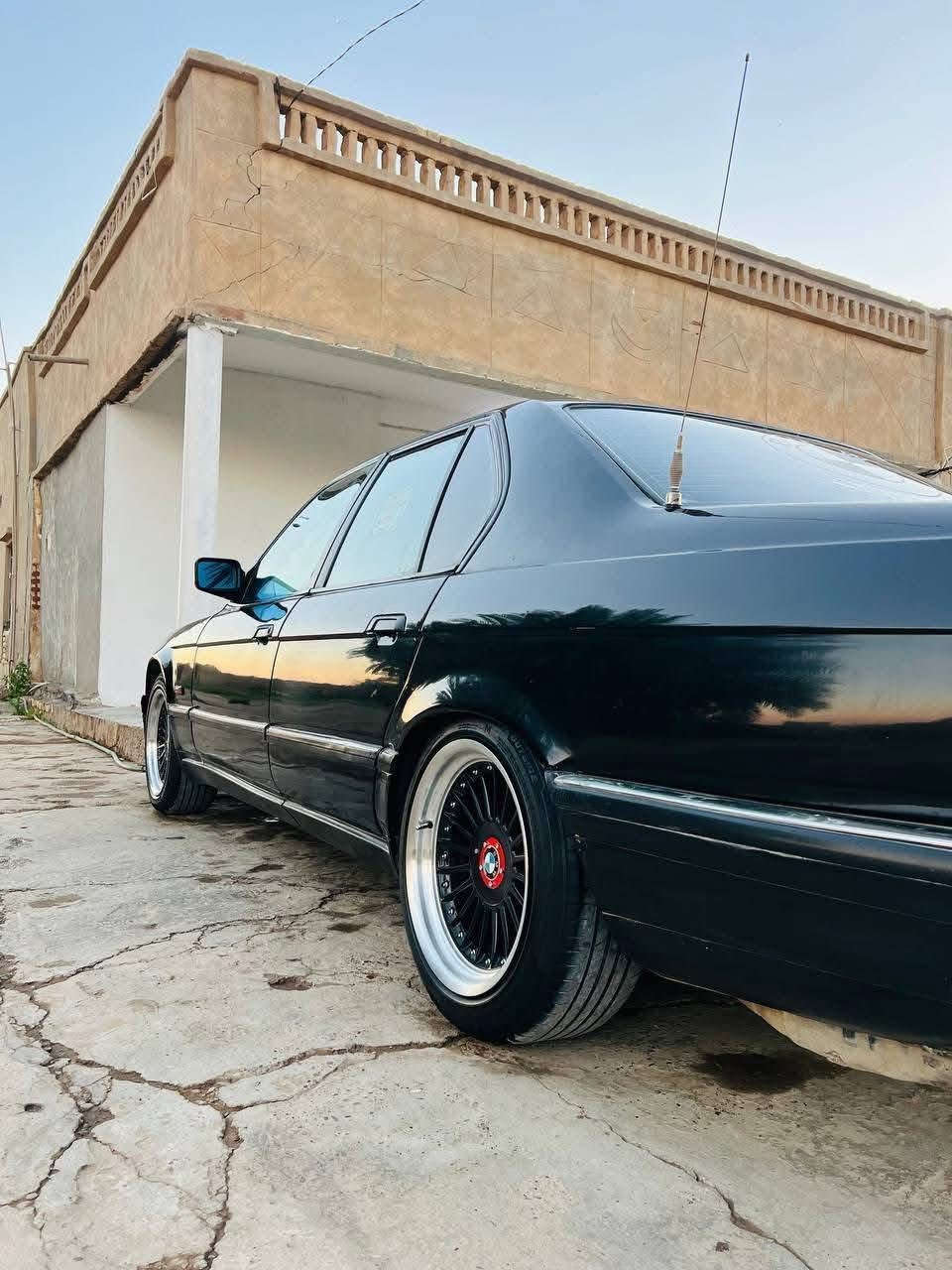 سلام عليكم #مراوس ب500 730. V8 سياره جاهزه كير مكينه اكسل حداديه كهربائيات كلها شغاله وبلاديه تبريد ثلج  ترايك للبصره رقم أنبار مداور شوكت ميعجبك سنويه نافذه مكان سياره بغداد +انبار ***********
