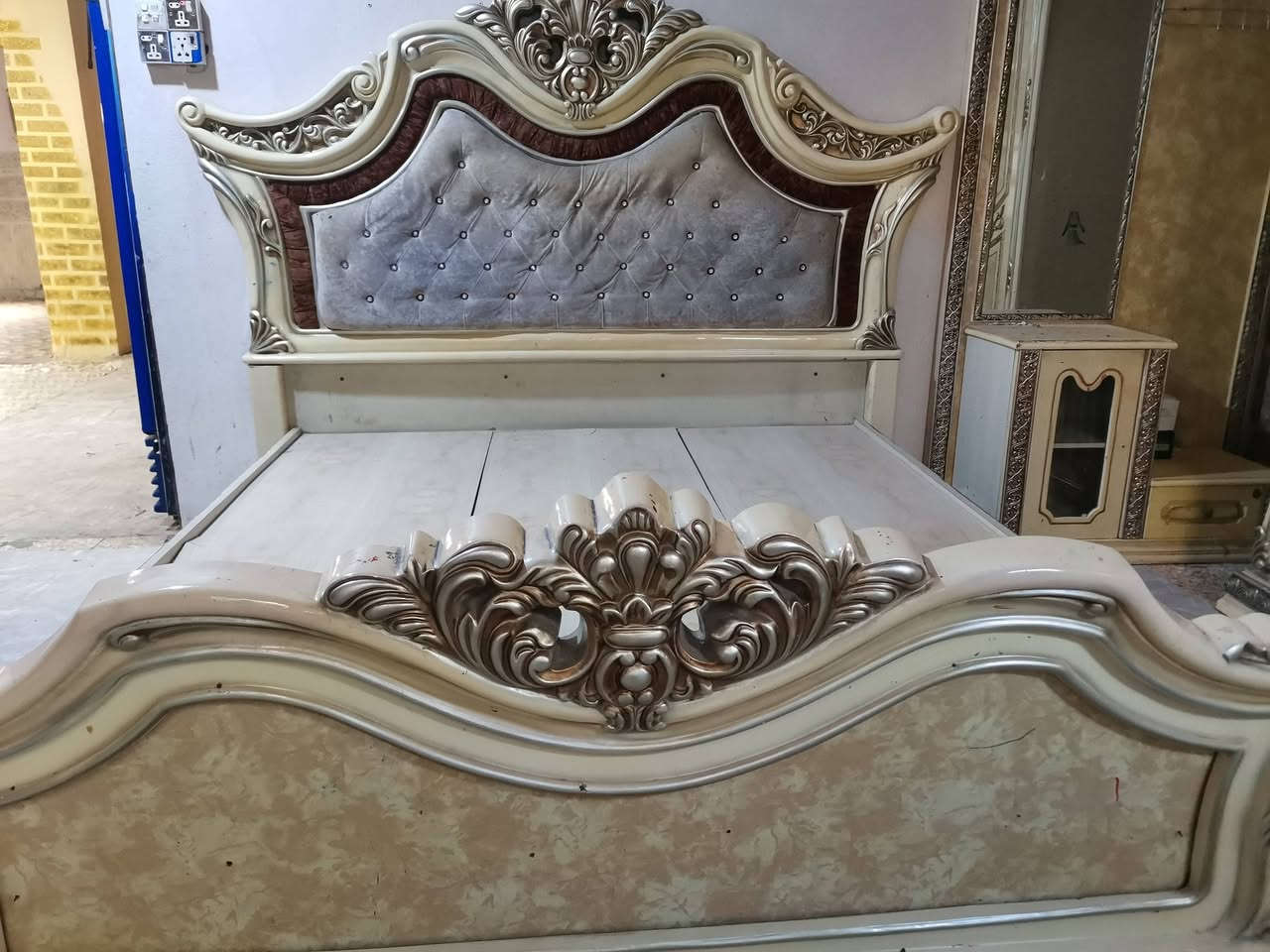 غرفة نوم للبيع ايطالي اربع قطع جربايه وكنتور ٦ بيبان وزاوية ملابس وميز مجرات السعر ١٥٠ الف قفل العنوان ابي الخصيب العوجه هاتف واتس اب ***********
