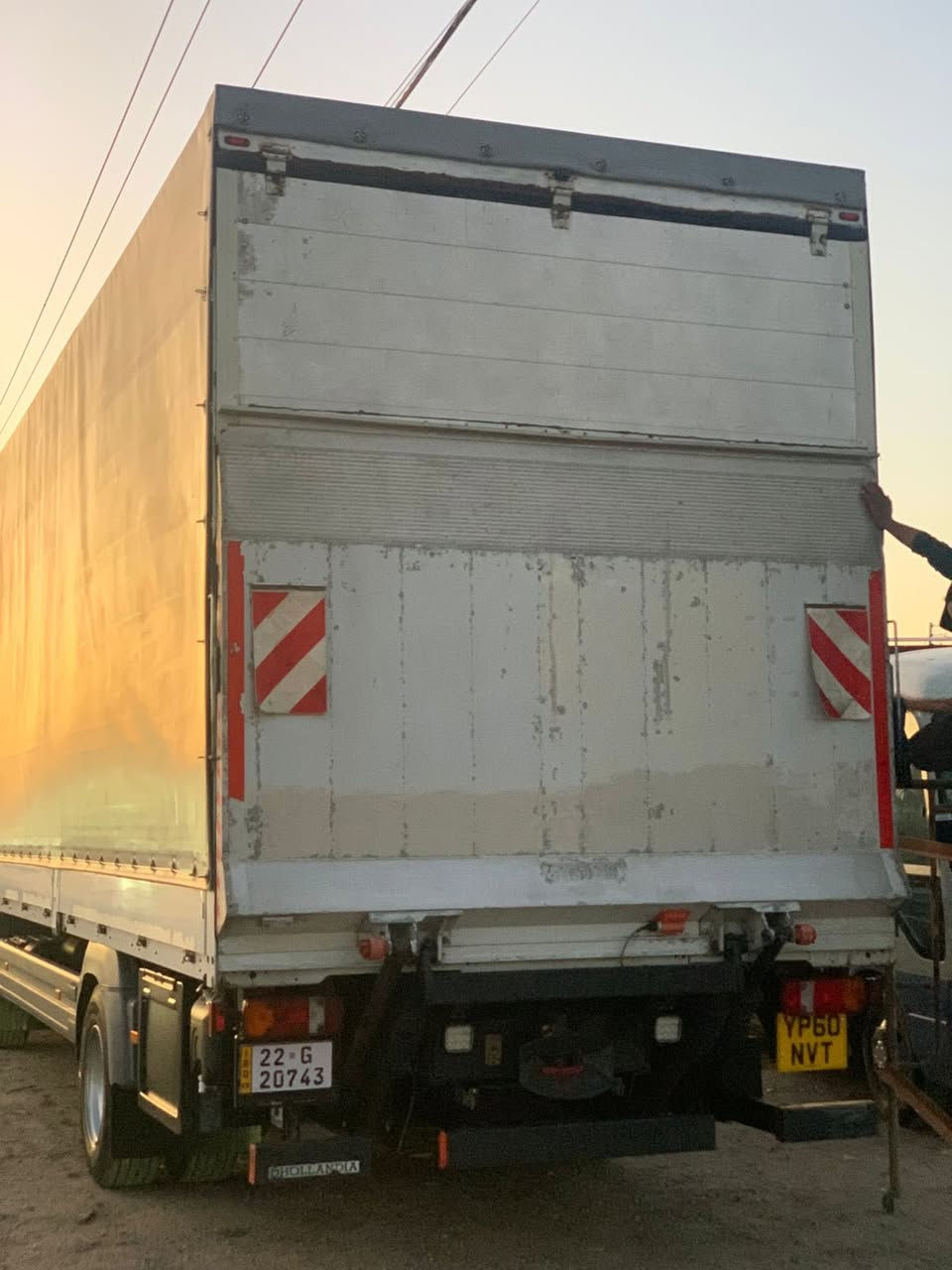 سلام عليكم اخوان بدي اتيكو للبيع طول البدي سبعة وربع ارتفاع البدي ٢٨٥ من الداخل المكان بغداد للاستفسار والاتصال ***********
