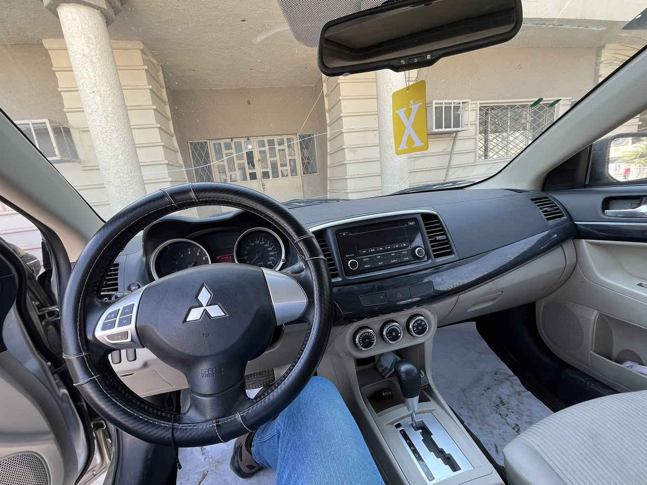 لانسر قرش خليجي ٢٠١٦  شركه عامه مكفول محرك كير تبريد ماشيه ٤٤ الف كيلو ومكفوله من الصبغ والتبديل بيهه شخوط بسيطه والمرايا الجانبيه اليسره تحتاج تبديل السعر ١١٧ وبيهه مجال رقم هاتف ***********
