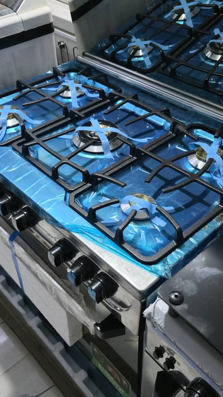 السلام عليكم وصول وجبه جديده من الطباخ المصري 
طباخ 5 مشاعل نوع يونيو  ذات مواصفات عاليه اعيون نحاس أصلي نظام بوري يحتوي علي كلوب وجراحة وشواية ومروحة القياس 60×90 السعر 450 الف التوصيل مجاني داخل الكوت لحجز والاستفسار الاتصال على الرقم التالي ***********
