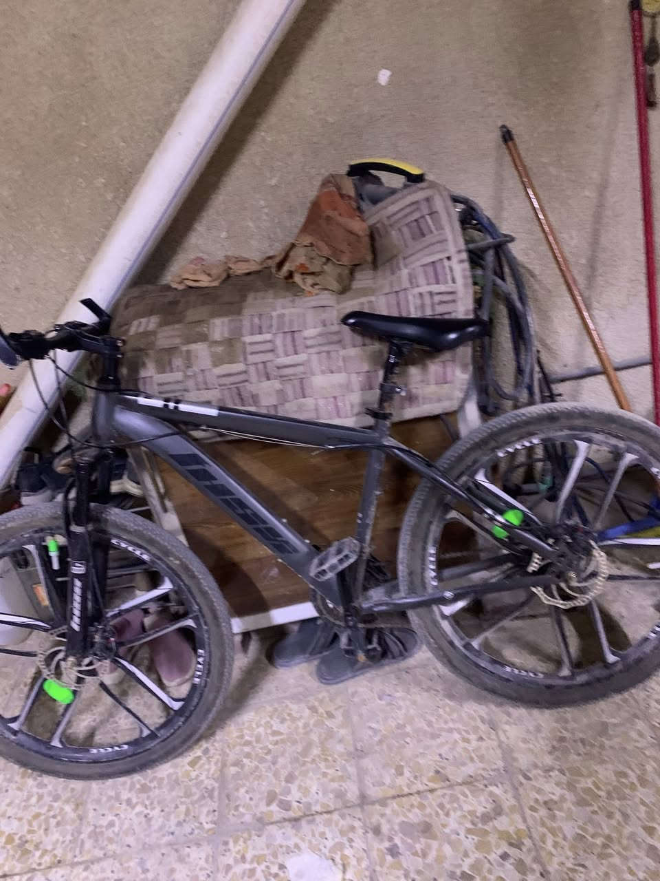 سلام عليكم نعرض على الوصخ حبايب بايسكل جبلي او يسمو بايك برازيلي ويه مال ولف يضوي بل مشي رايده 165 او بي مجال حك الجيه بي بس  متواجد عله الفيس


**إذا كنت صاحب هذا الإعلان وتريد حذفه لأي سبب، رجاءا أرسل رسالة إلى الدعم الفني**