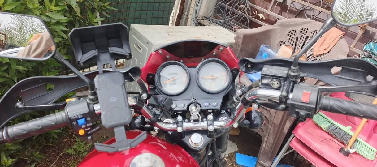 السلام عليكم 
دايوان موديل 2023 رقمها بغداد باسمي سنويه مشروع وطني احولك ثاني يوم الدراجه ماشيه 47 الف استخدام شخصي عله ايدي عوزها نواعم وصفحيه جهة اليسرى باتري جديد بيها زنون نهاري تختم تاير جديد مكفوله من الحادث بيها اضافات لدات وشاحنه خارجيه والدراجه معلايه السعر المطلوب مليونين ونصف (2500) وبيها مجال مكاني بغداد نفق الشرطه رقمي ***********
