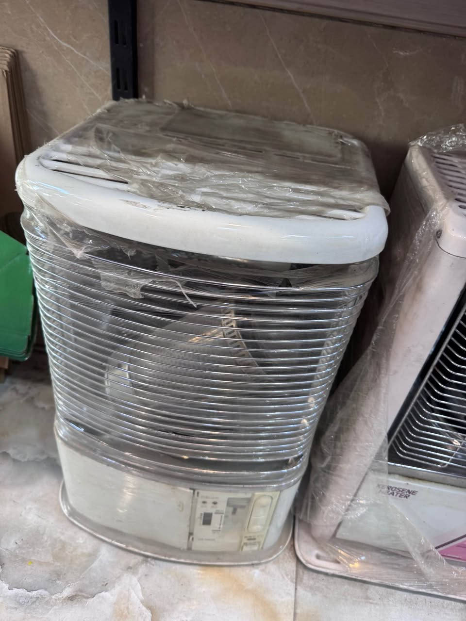 صوبات باله نفطيه 
السعر ٥٠ الف 
العنوان كوت الحيدريه مقابل حديقه الكاردن ستي
*********** دهل اوران, واسط
