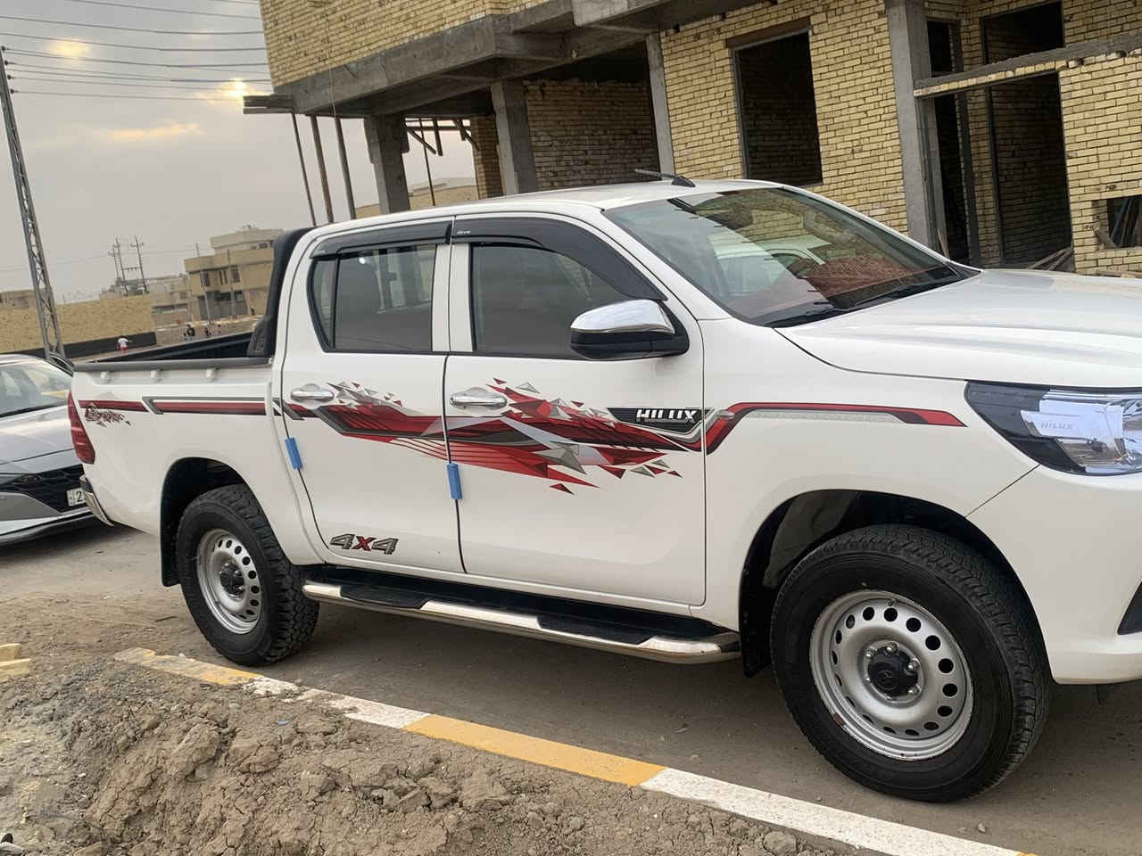 السلام عليكم
هايلوكس 2021
فورويل (دفع رباعي)
بانزين 
مكان بارد واحد فقط 
كير اوتماتيك
مواصفات عادية
السعر 260 وبيها مجال 
الرقم ***********
