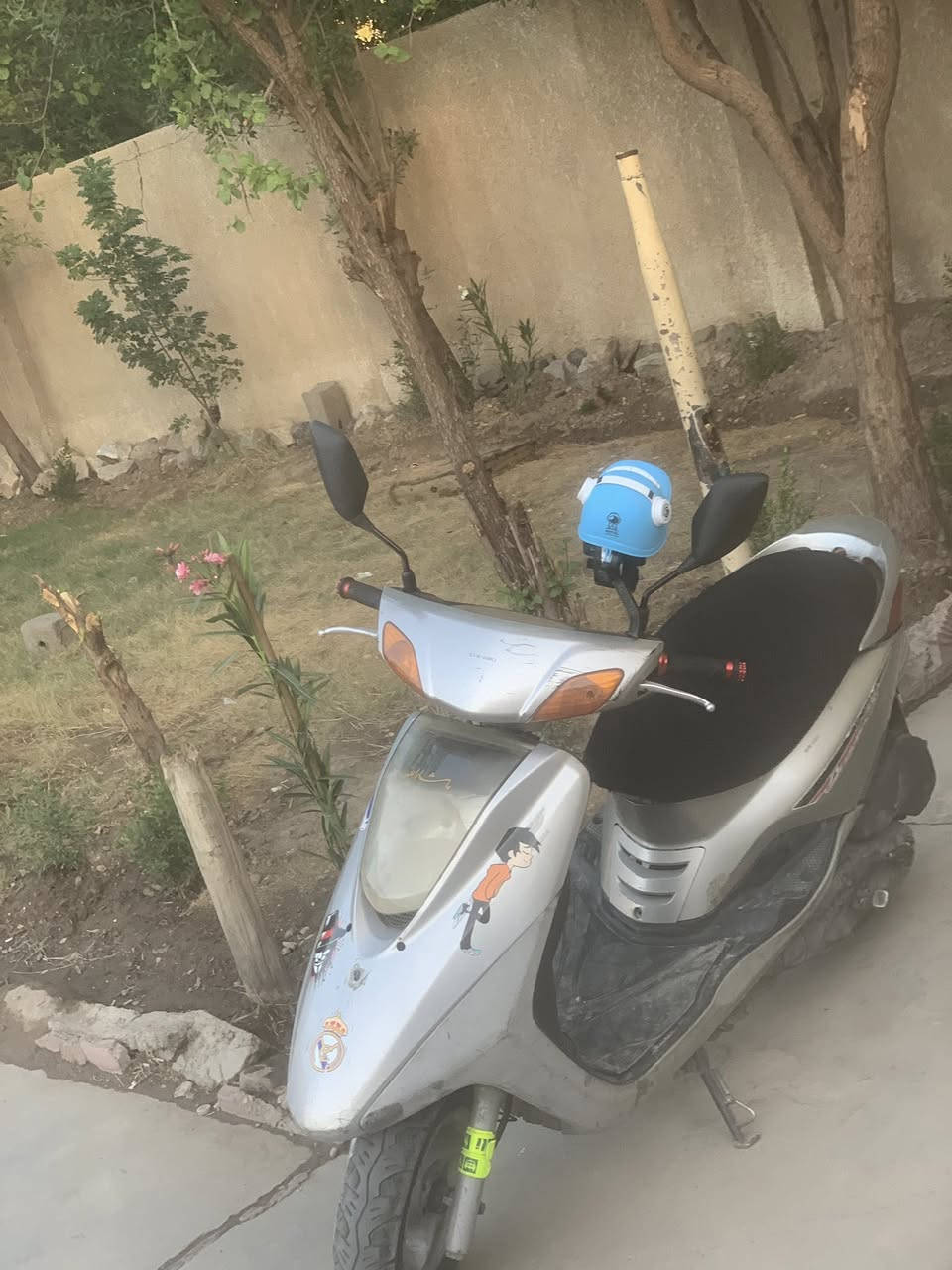 دراجة بريز 140 دراجه مكينتها بلادية مامفتوحة نكرة سلف شلعة ومعدل يرادلها كلج امامي فقط دراجه خير من الله مستعجل ع البيعه  للتواصل *********** مكاني قطاع 68 السعر600 الف وبيها مجال حك الجية
