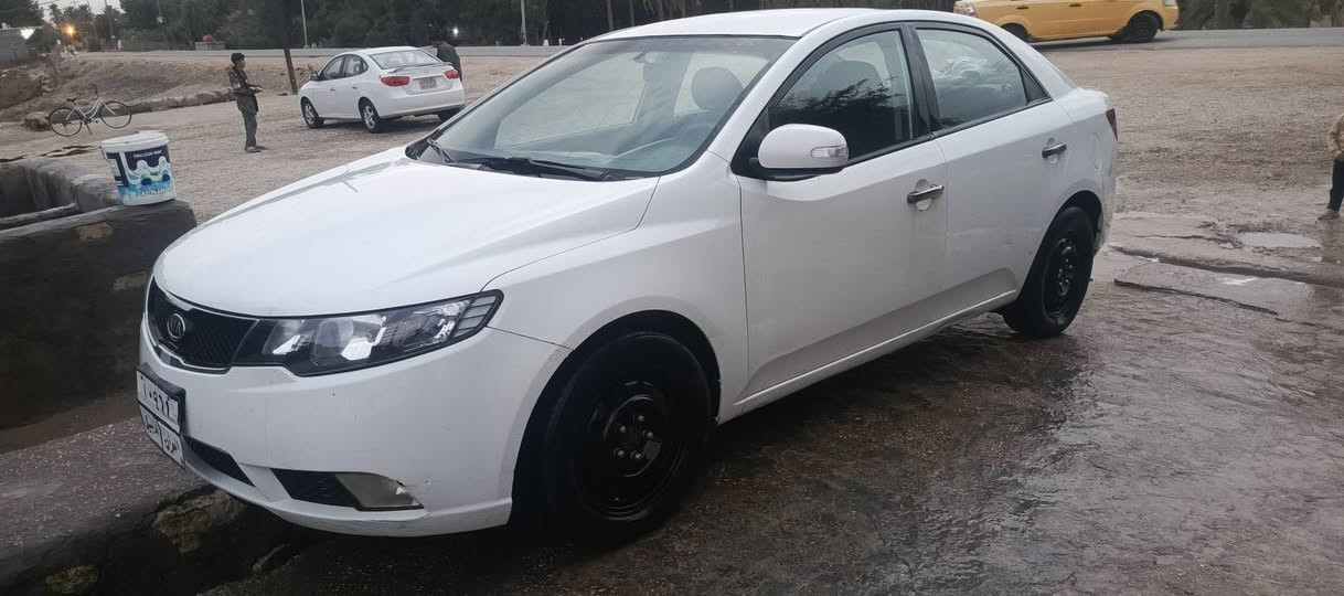 سيراتو موديل 10 مكفوله ماعده باب السايق صبغ اثر شخطه منغير فتح ولا دواخل حداديه جديده كير جديد تخم تاير تبريد شغال اتريد امداور اتريد وكاله السعر 90 اوبيه مجال ***********
