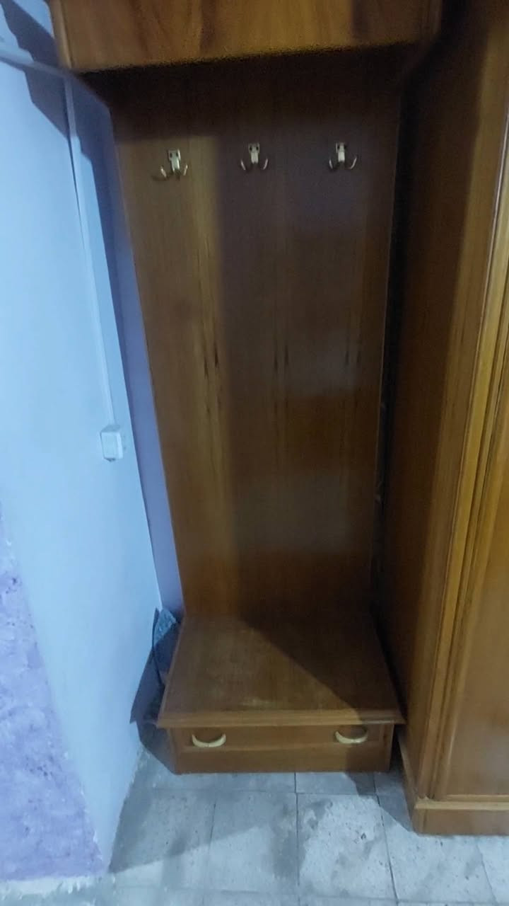 غرفه نوم احطاطه مو سوكي  نضيفه جدا  
سعرها ١،٠٠٠،٠٠٠
مليون دينار  بيها مجال 
*********** مكان تكريت
