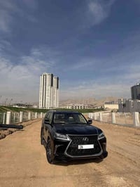 عندي هاي لكزس ٢٠١٨ مكفول من صبغ اريد ابيعهة  ٠٧٥٠٨٤٦٠٣٤٤