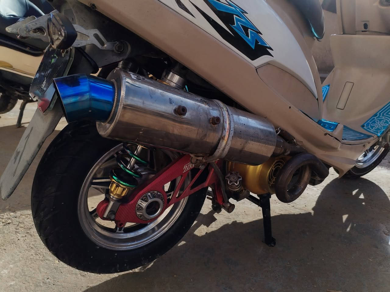 ماكس عدله 1/1 شباب الدراجه مفوله تزويد و مصروف عليها هواي 
الشراي يتصل ويجي ياخذها   عنواني كوت  خاص موجود

***********
