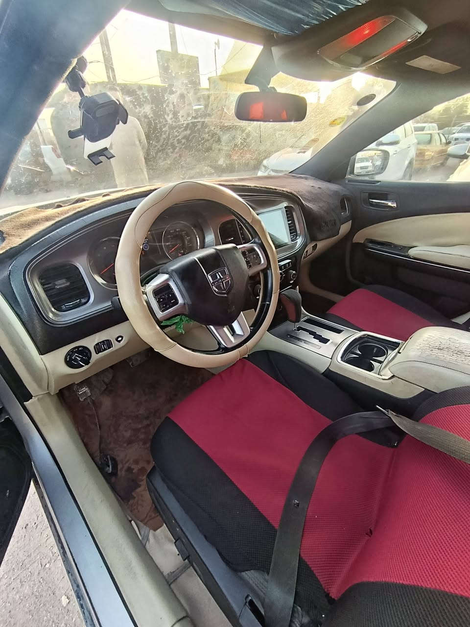 السلام وعليكم جارجر مديل 12كندي كفاله من الحادث مكينه كير حداده تخم تأير كله جديد السياره نضيفه وتجي وأتشوف مكان السياره بصره قضاء المدينه *********** السعر 140اوبيهه مجال
