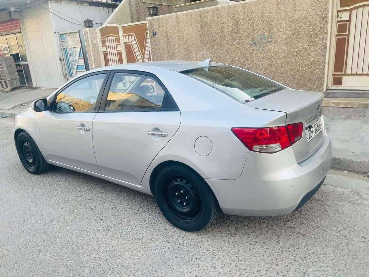 السلام عليكم
2010
السيارة خليجي
نضيفة حيل
 صبغ عام اثر جراد
ضربتها جاملغ خلفي فقط
السيارة فول موصفات 
بصمة 
فتحة سقف
كشنات جلد 
تدفئة بل كشن
شاشة كبيرة كامرة
تبريد تدفئة 
حساس تنبية عند الرجوع
ستخدام شخصي رقم اربيل دولي
السعر 85
بغداد مكاني الدورة
***********
