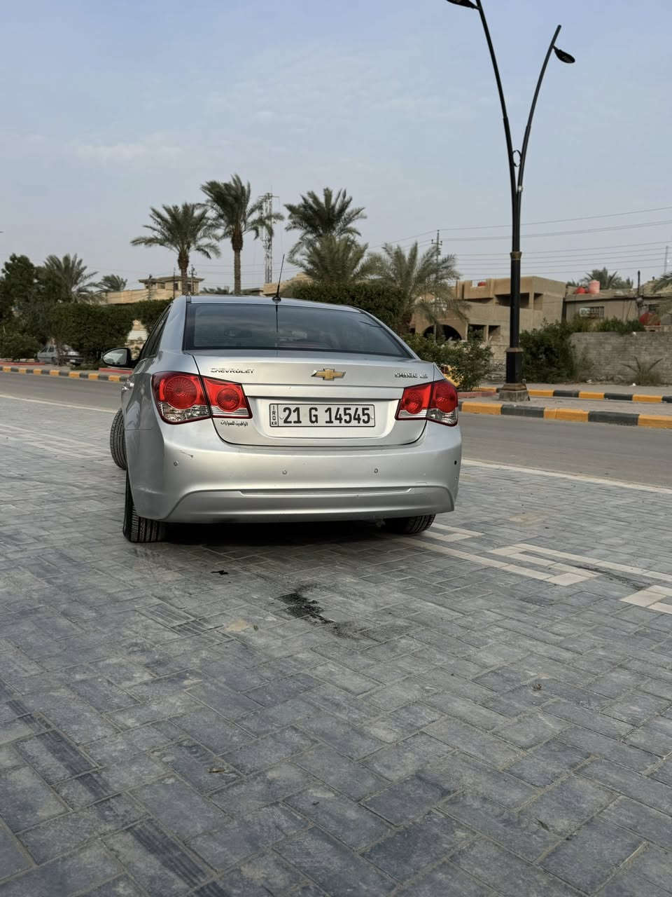 السلام عليكم 
شوفرليت كروز اللون سلفر ٢٠١٣خليجيه 
رقم سليمانيه انكليزي باسمي سنويه جديده 
داخل جلد بدون حادث بدون صبغ 
فقط البنيد مبدل 
ماشيه١٧٠الف حقيقي 
كير مكينه حداديه بشرطط كفاله 
تخم تاير جديد باتري جديد
السياره برغي ماناقصها ترايك وين متريد 

مكاني بغداد محموديه /***********
السعر ٧٩وبيها مجال بسيط
