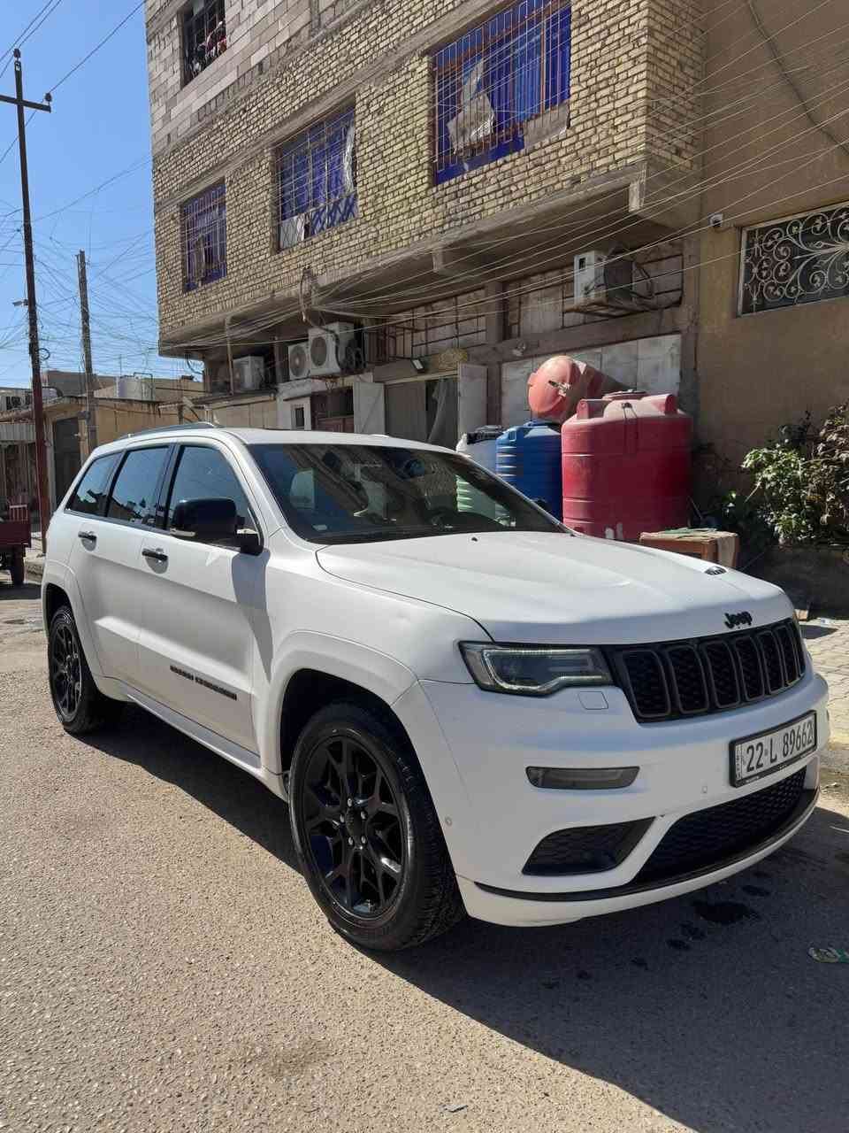 السلام عليكم
السيارة جديدة كلش وبالعافية على الياخذها

‏JEEP GRAND CHEROKEE 2021 S
عدد المسافات (69) 
جيب فئة:    S
موديل:     2021
مكينة:     V6 3.6

خليجي  (شركة هارلم) بيه شبر جاملغ امامي ومسحوب كارت

المواصفــات  1/1
بانورامـــا
رادار جانبـي نقطة عميـاء رادار خلفـي
كشن حار بارد - كشنات الخلفية هيتـر
كشنات جلد كنتارة
ستيرن هيتـر + كهرباء
نظام توقف اوتـو ستوب
حساسـات امامي خلفي
صندوك كهربائـي
سماعات سستم صـوت
دمام بالصنـدوك
بصمة و تشغيل عن بعـد
كيج الكترونـي
نظام متعدد اوتو للطرق
مري قلاب وشفط

العنوان البصره- الجزائر

السعر:360 💵 بيها مجال
للاستفسار: ***********
اتصال او واتساب البصرة, العراق
