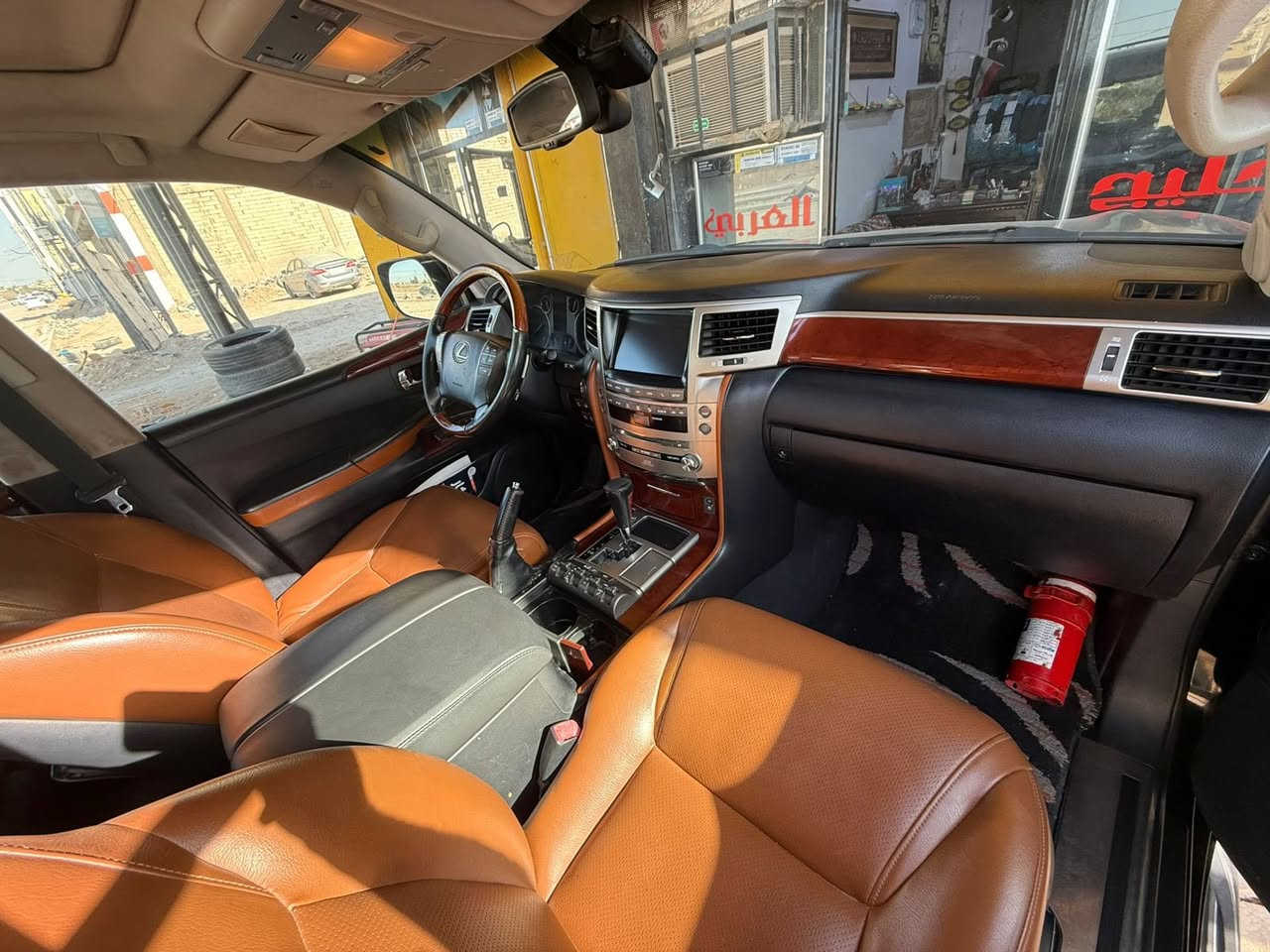 السلام عليكم للبيع لكزز 2013 LX570 كفاله عامه فوول 1/1
جديده ماشيه 196وضع الشركه ممفتوح بيها شي 

كلشي بيها شغال اي نقص مبيها وترايها يخبل تخم تاير حداديه 

للبيع فقط 350$

للاستفسار ***********     غير متواجد عل نت
