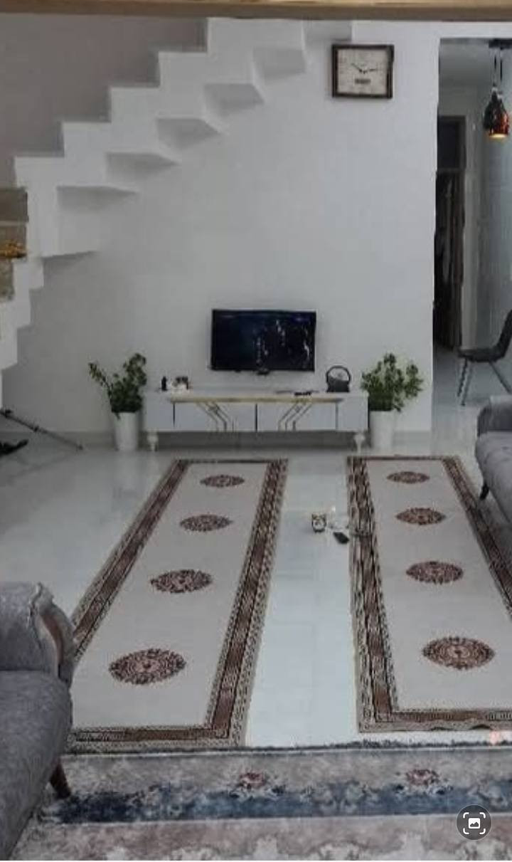 السلام عليكم مشتمل للبيع خاجيه جرحى ٩٠٠٠ مساحه البيت ١٠٠م ٥×٢٠شارع ١٢ سنه بناء ٢٠٢٥ بناء حديث طارمه صحيات خارجيه استقبال صاله مطبخ صحيات داخليه غرفه نوم طابق الثاني صاله ٩×٤/٥مع حمام السعر ١٠٥ اي استفسار ***********
