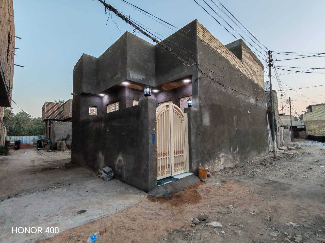 سلام عليكم بيت مقابيل البارون خلف اسالة الماء اول فرع طابقين
100م مربع بناء جديد غير مسكون واجهيه 8 الا ربع ونزال 13 الا ربع 
يحتوي على غرفتين واستقبال وصالة ومطبخ وتخاريج خارجيه وداخليـه
للاستفسار الاتصال ع الرقم
***********
