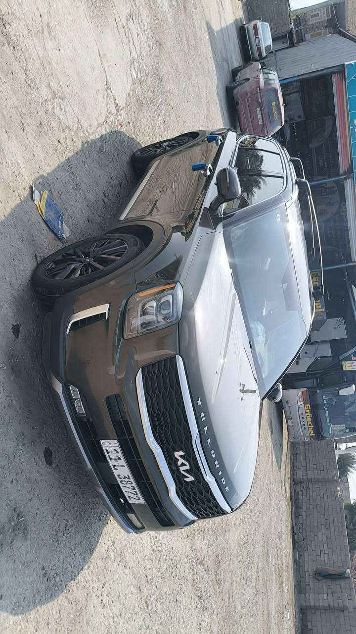 تولرايد 22 أعلى فئه بالمواصفات برستيج رقم بغداد باسمي الحادث والسونار مرفق مع صور السيارة 
***********
السعر 245$
