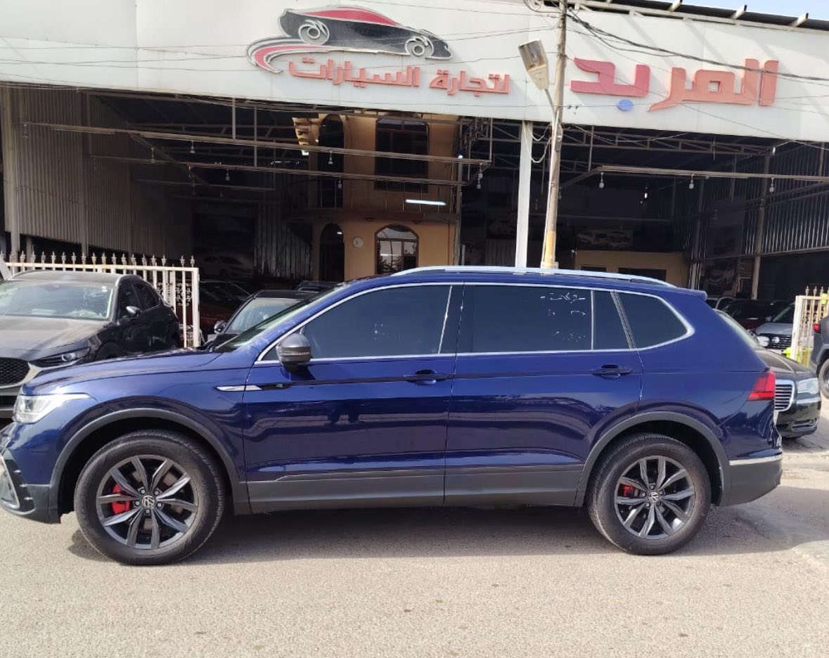 *تحية طيبة لجميع المتابعين *

***** السعر 160 ورقة *****

للبيع تيكوان فول مواصفات 
VOLKSWAGEN TIGUAN SE
رقم الشاصي 3VV3B7AX3PM021218
مواصفات SE 
موديل 2023
العداد 17400
محرك 2000 اربع سلندر. 

مواصفات السيارة 
*دخول ذكي. 
*بصمة تشغيل * تشغيل عن بُعد. 
*رادار امامي و خلفي وجوانب. 
*نقطة عمياء وتحديد مسار. 
*حساسات أمامية وخلفية. 
*كشن سائق كهربائي. 
*السيارة سبع مقاعد.
*كشنات تدفئة.  
*كاميرا خلفية. وشاشة كبيرة. 
*اشاير بالمري وفول تحكم إستيرين. 
*تبريد امامي وخلفي. 
*كشنات جلد.  
ومواصفات اخرى كثيرة. 

الضرر 
چاملخ امامي سائق تجاري. 
تبديل بونيد تجاري. 
چاملخ امامي سكن صبغ. 
باب امامي سكن صبغ ومعجون. 
السقف چلح امامي. صندوق 30 سم بارد. 

صور الحادث وتقرير السونار مرفقة في الاعلان. 

السيارة كاتي تترقم شمال العراق 
اربيل *دهوك *سليمانية 

للاستفسار اكثر عن السيارة مراجعة معرض المربد لتجارة السيارات كركوك حي الخضراء شارع المعارض او الاتصال على الرقم 👇
***********
