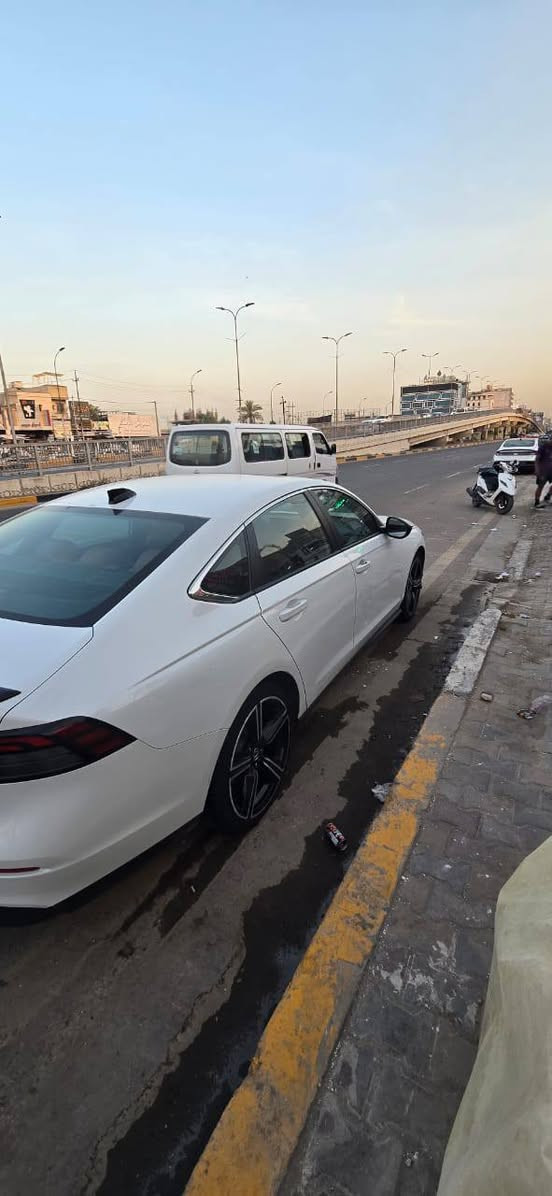 سلام عليكم هوندا أكورد هايبر تنفس طبيعي فول مواصفات موديل ٢٠٢٣ ماشيا ٥٠مايل  داخل أحمر مكان بغداد الاستفسار الاتصال *********** سياره سبورت السعر ١٨٥ بيها مجال
