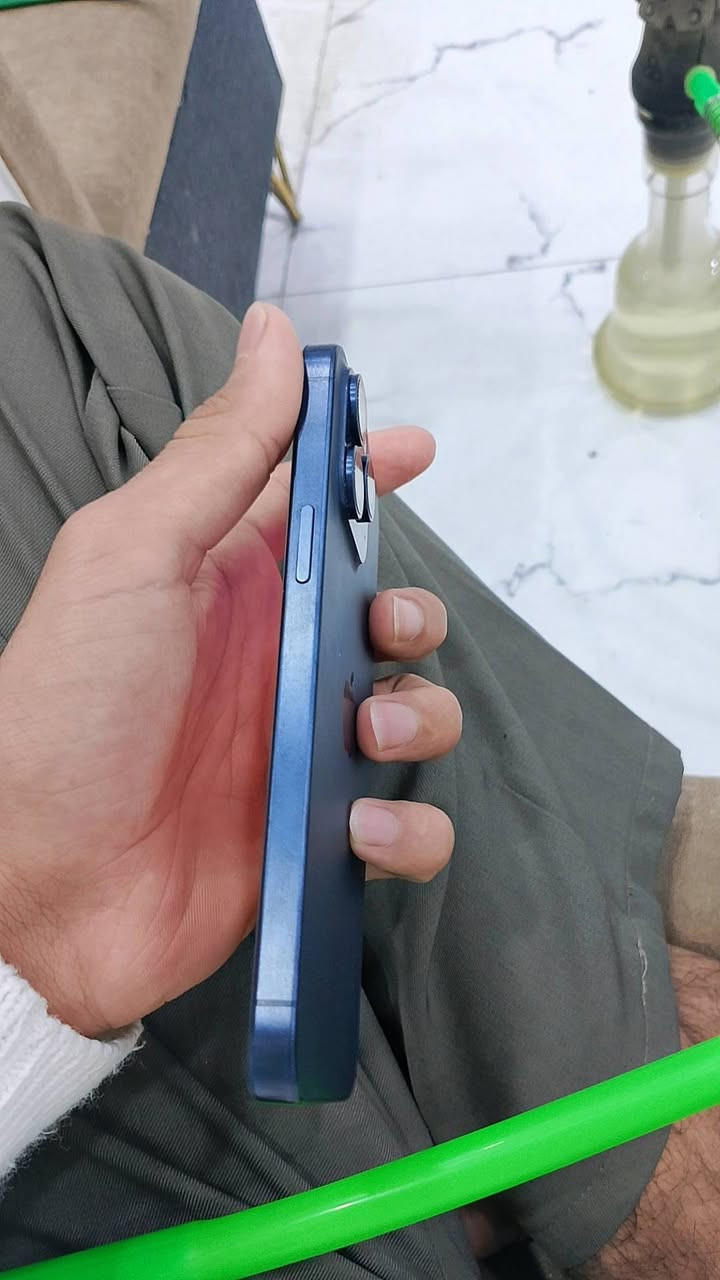 السلام عليكم 
ايفون 15 برو ماكس 
ذاكره 256
بطاريه تقره 90 بس هيه الاصليه 94 لان الجساز متحدث مرتين و هسه عله اخر تحديث 
______
الجهاز ما مبدل بي اي قطعه انه اول مستخدم للجهاز + بي منفذ شريحه + ملحقات الاصليه 
______
العنوان البصره شط العرب 
______ 
السعر مليون و ميه  
التواصل فقط على هاذ الرقم بي واتساب ***********
