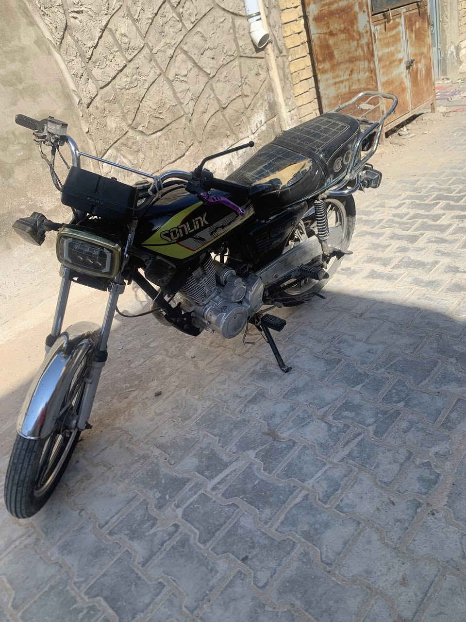 السلام عليكم دراجه ايراني خمسه كير موديل 2023مكينه مكفوله اوراق اصوليه  بيه  نواقص بسيطه كلش السعر 550وبيه مجال حك الجيه رقم ***********
