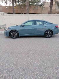 نیسان سنترا 2024 موديل فول مواصفات اللون السمنتي داخل جلد قرميدي محرك ...