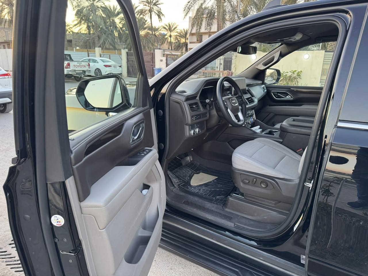 جمسي يوكن خليجي
موديل 2023

رقم بغداد انگليزي 
 
فئة sle 

عداد السيارة 82,000

باب صندوك كهرباء

اربع ابواب بصمة

رادار امامي 

حساسات امامي خلفي

مساعد قيادة 

انضمة قيادة سبورت وجبلي واعتيادي

نضام اطفاء عند التوقف 

ثلاث قطع تبريد 

ثلاجة 

هاند بريك دكمة 

السيارة حلوة وجاهزة بيها تخم تايرات جديد
وبطارية جديدة  
الملاحضات بيها حالوب و تكحيلات وطخات خفيفه بدون صبغ ولابارد

السعر 4500$

مكان السيارة بغداد الكريعات 

للاتصال والاستفسار ***********
