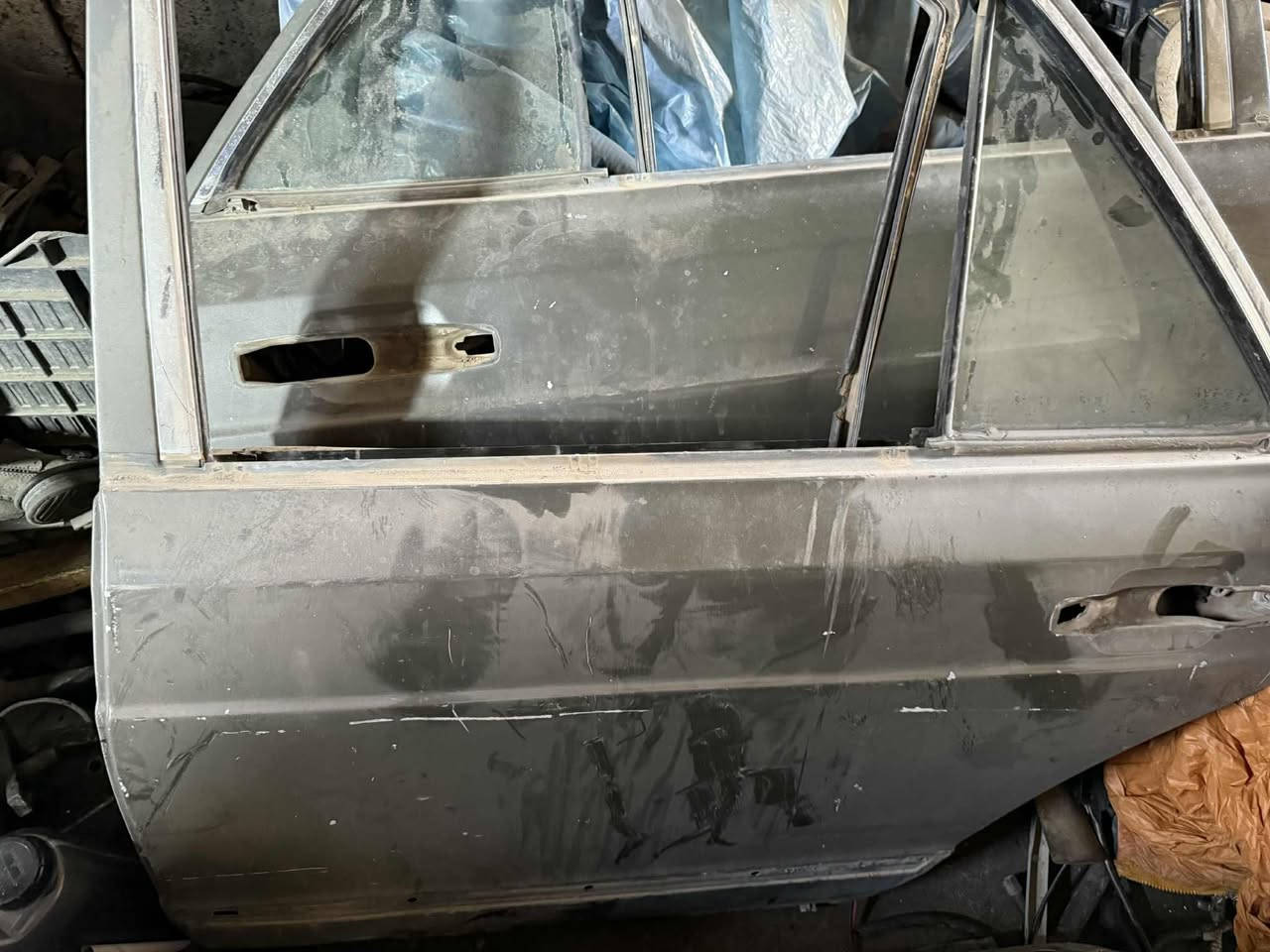 ٤ بوب و بنید ( ٥ قطع)مرسدس رئاسی
300 SE 1990
بدون حادث
سعر ٥ قطع ١٥٠ الف دینار فقط
موجودات باربیل
خابر اذا شرای
*********** أربيل, العراق
