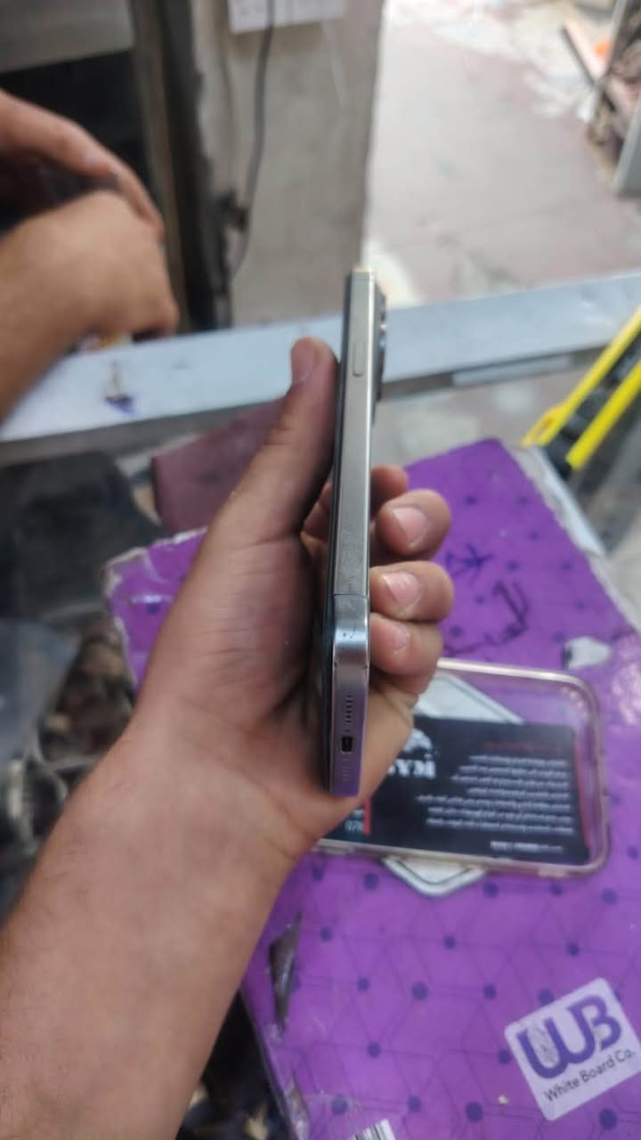 15 برو ماكس ذاكره 256لون تيتانيوم بي فطر بل ضهر مستبدل شاشه فيس إيدي متوقف بطاريه 89عدد الدورات 672 جهاز حلو 
سعر ٦٥٠ وبي مجال بسيط كلش هاتف ***********  أو خاص متواجد

