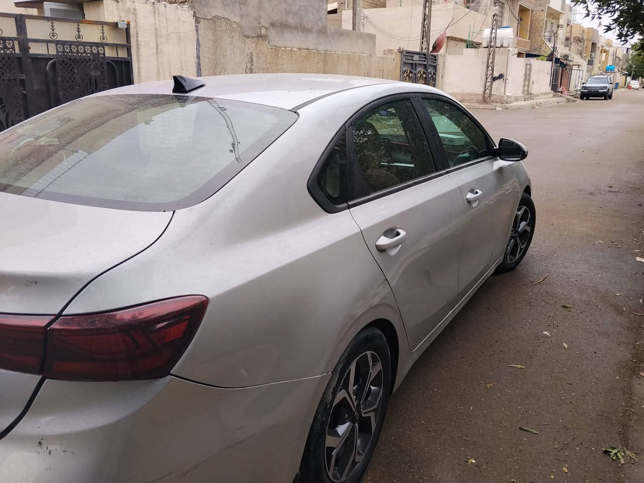 كيا فورتي 2020 وارد امريكي رقم بغداد بيها منضومه غاز سياره كامله اي نقص مابيها باسمي *********** السعر 128 بيها 3 قطع صبغ بدون يرباك اليرباكات كلها سليمه
