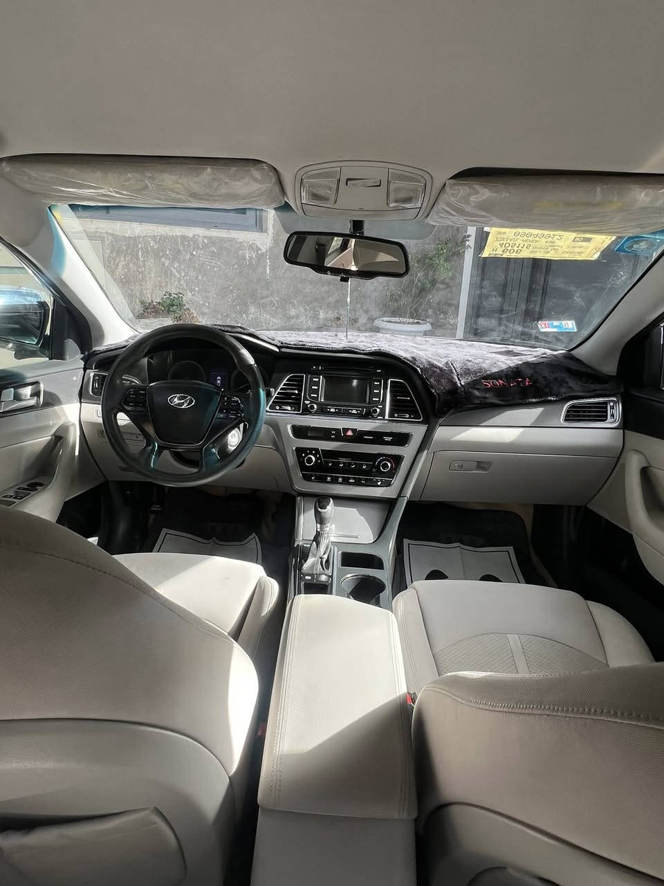 سلام عليكم. سوناته 2015 ماشيه 95الف مكينه ما مفتوحه 2400 ولا كلوب مشتغل بل دشبول 
مواصفات شاشه كامره كشنات كهرباء تدفئ كشنات وضعيات قياده تلاثه  سياره نضيفه مال بيت ما مشتغله تكسي
صور امريكا بل منشور  والفحص مرفق هم (باسمي تحويل مباشر )
السعر 122 وبيه مجال
مكاني ناصريه مركز
***********
